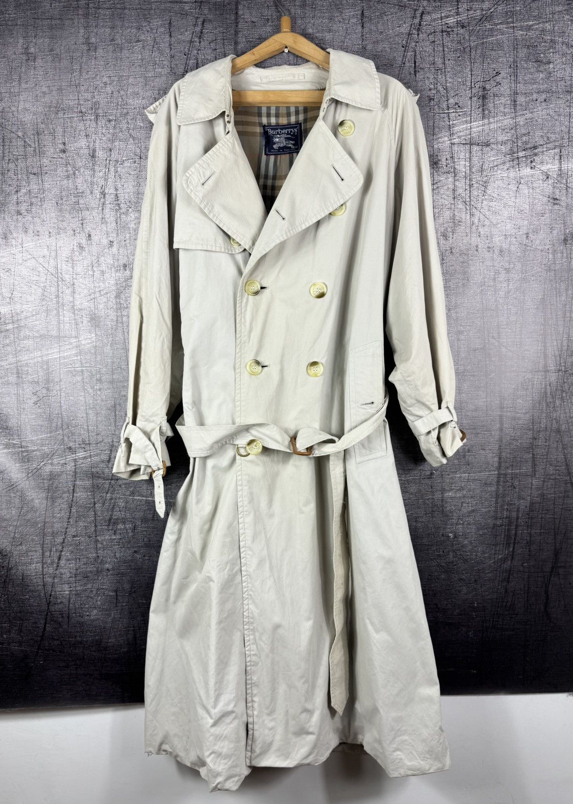 Burberry Vintage Burberrys double breasted long Waterloo trench coat Size US L / EU 52-54 / 3 - 1 Thumbnail