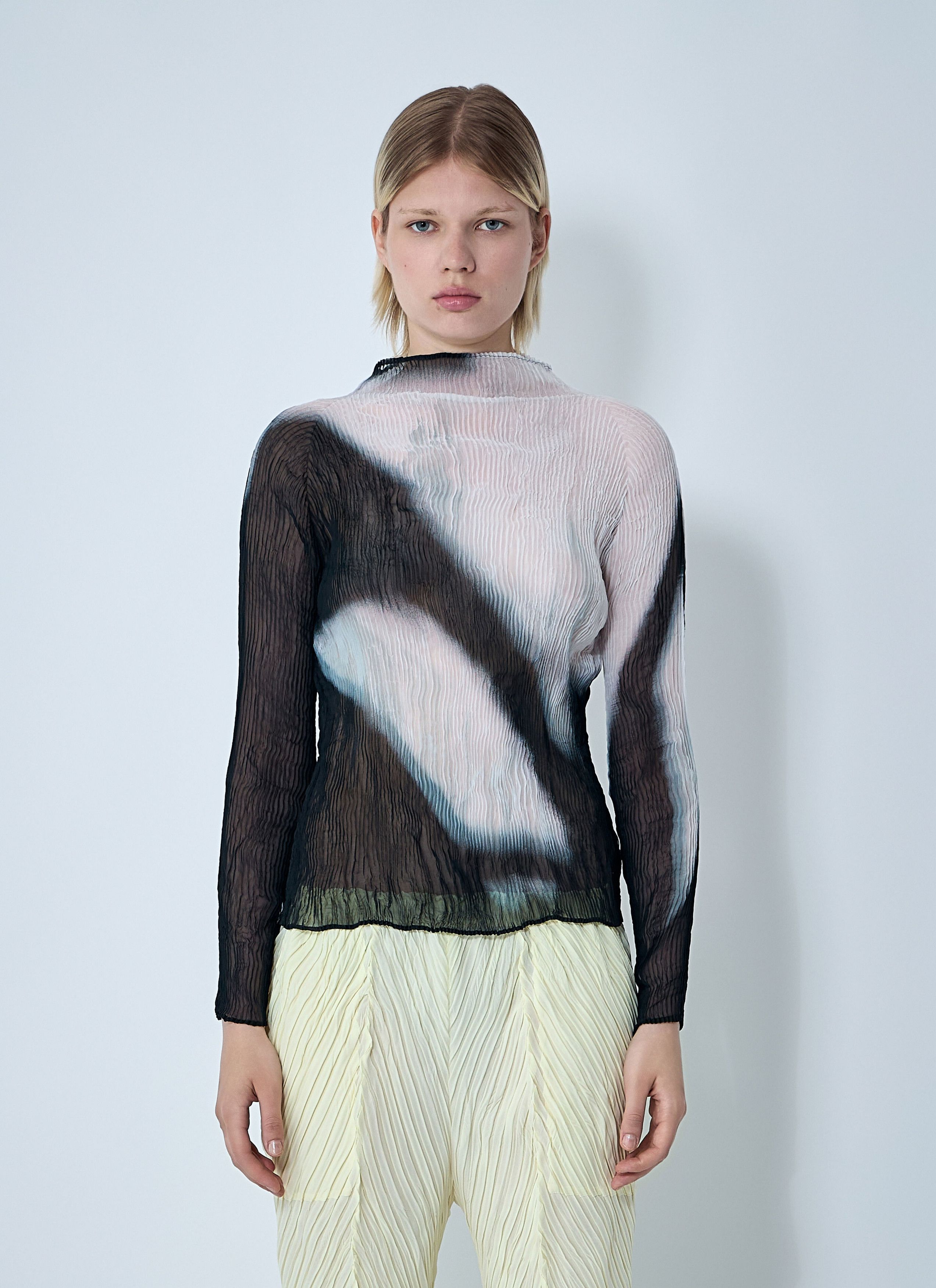 ISSEY MIYAKE◆ SHADOW STUDY SHIRT ISSEY MIYAKE: White May Shadow Study Chiffon Twist T-shirt