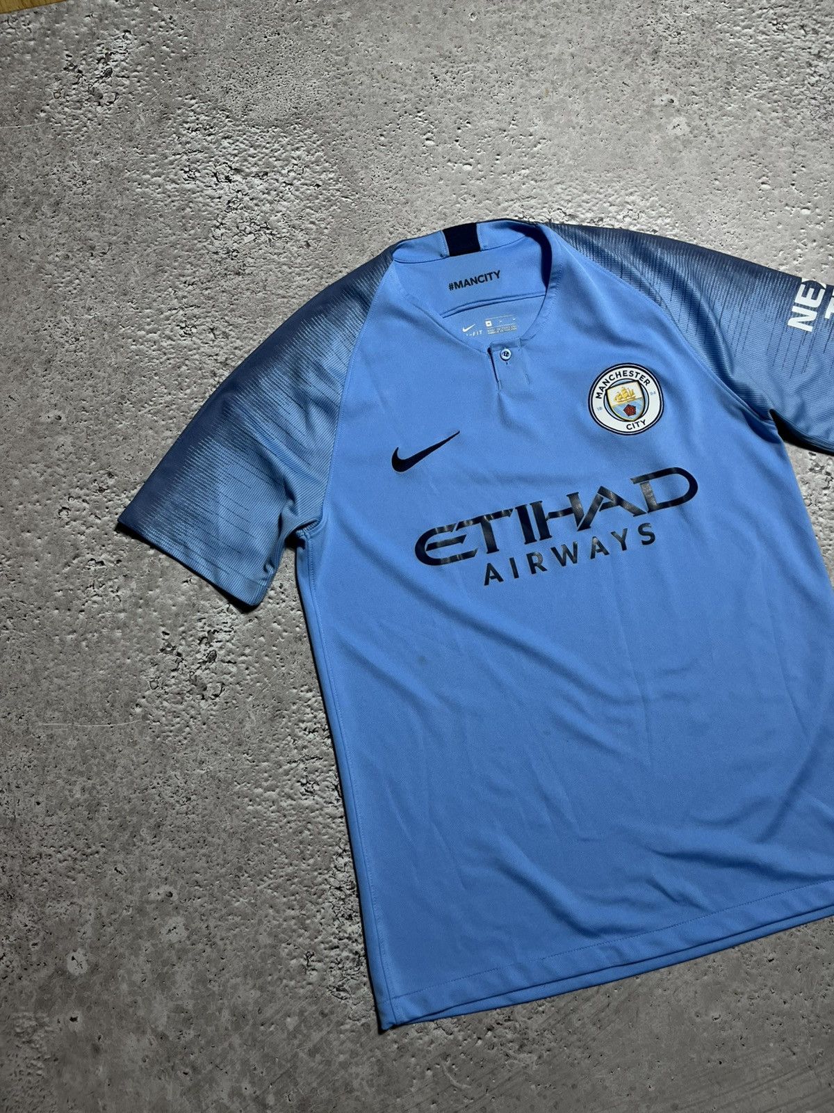 Nike Nike Manchester City 2018 Home Jersey Shirt Size M Size US M / EU 48-50 / 2 - 3 Thumbnail