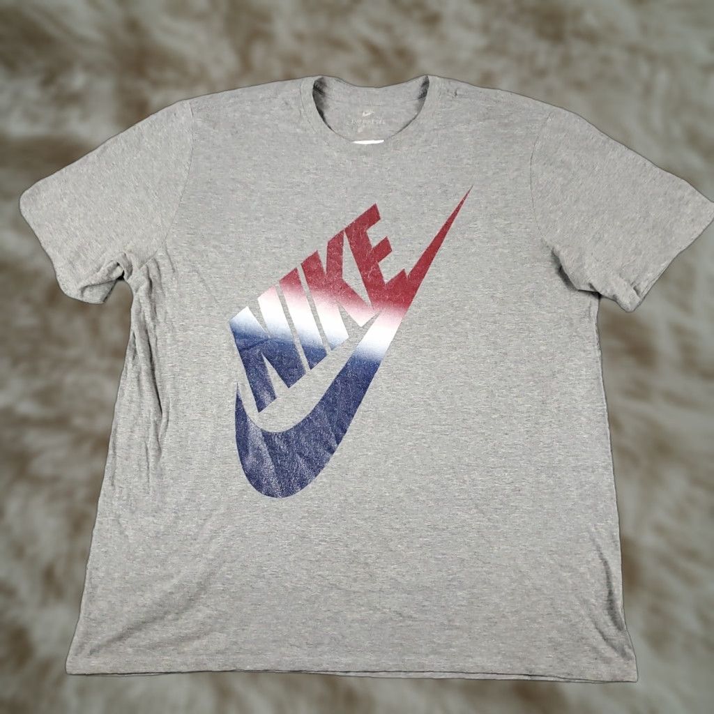 Nike VINTAGE Nike T-Shirt Men 2XL Gray Logo Short Sleeve Casual All Seasons Size US XXL / EU 58 / 5 - 1 Thumbnail