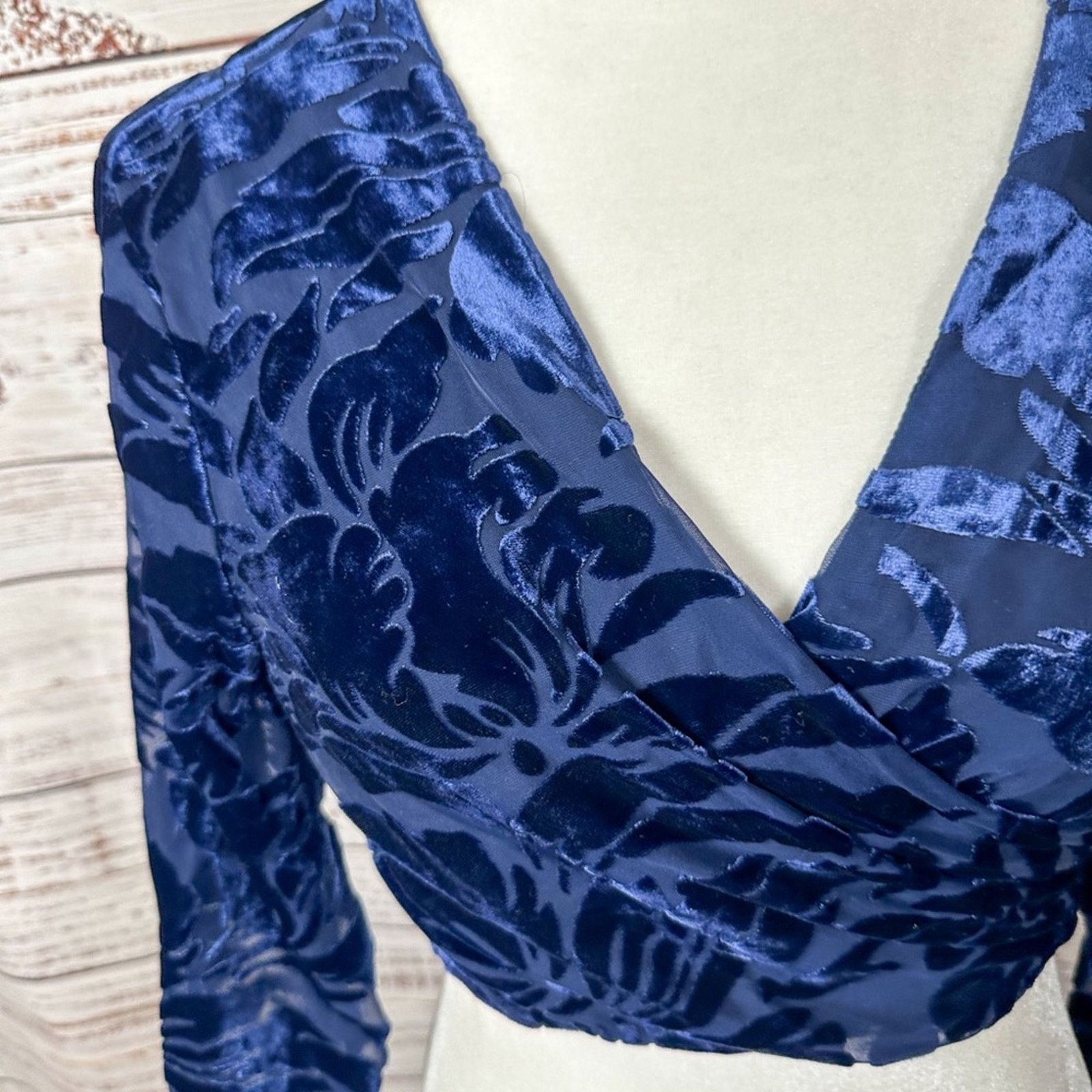 Hutch Hutch Claudia Crushed Velvet Wrap Crop Top, EUC, Medium Size M / US 6-8 / IT 42-44 - 7 Thumbnail