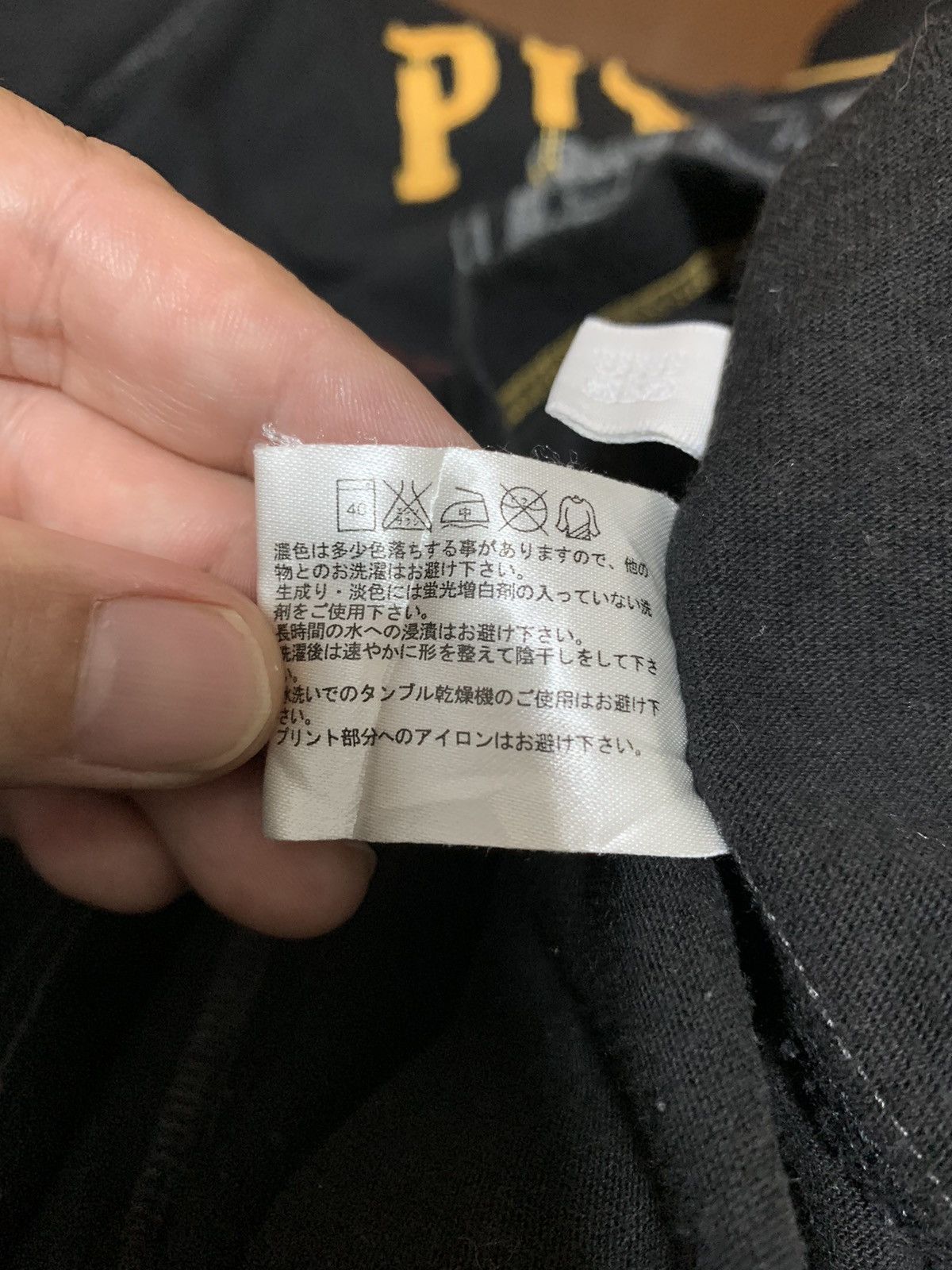 Uniqlo Vintage Y2K Uniclo MLB Pitttsburgh Pirates T-Shirt Size US XL / EU 56 / 4 - 12 Thumbnail