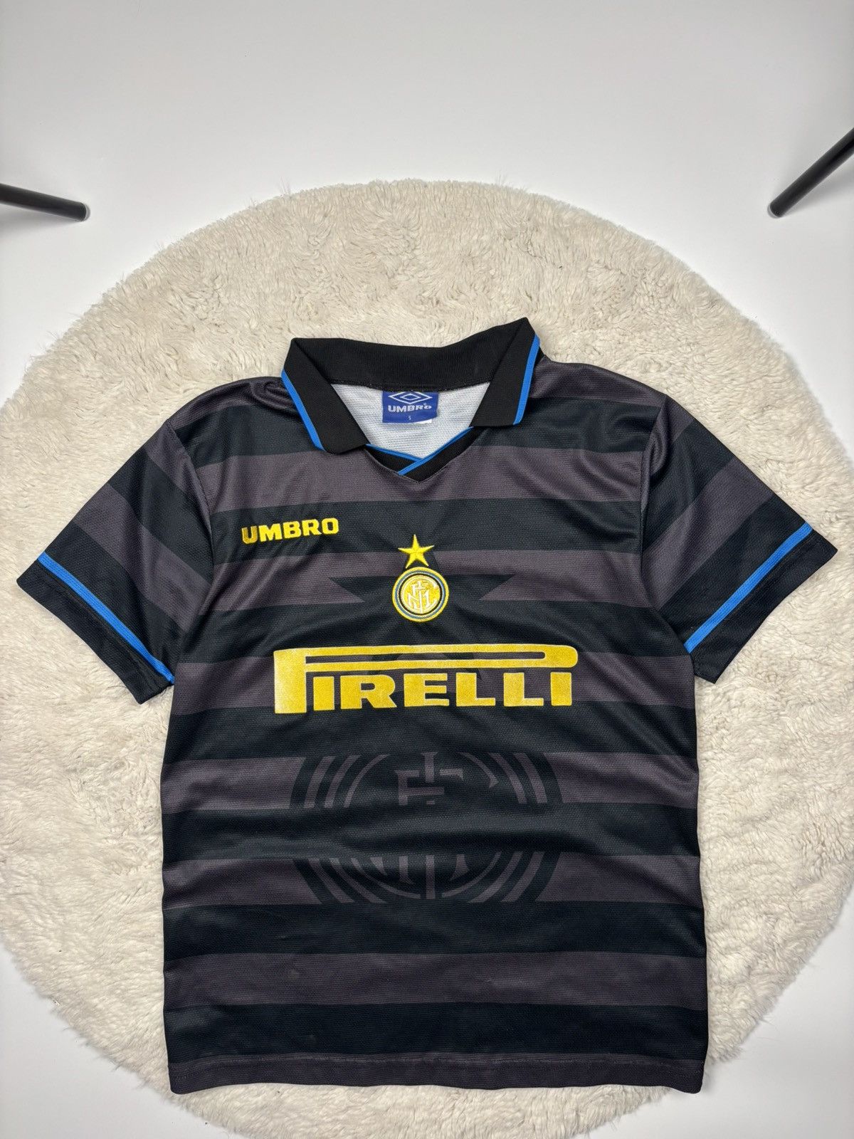 Umbro Vintage Umbro Inter Milan 1997/98 Retro Rare Soccer Jersey Size US S / EU 44-46 / 1 - 1 Thumbnail