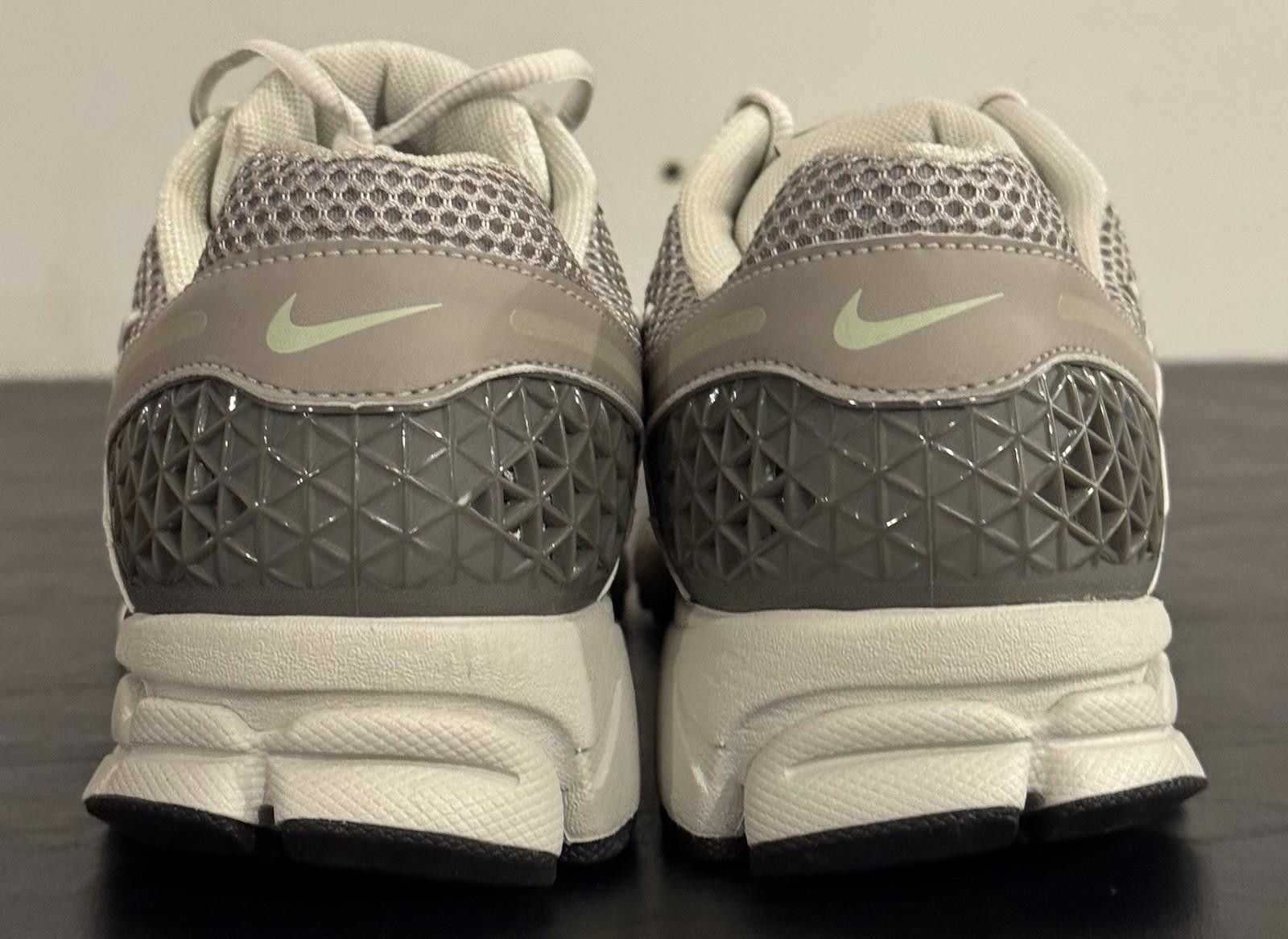 Nike Size 12.5 - Nike Air Zoom Vomero 5 Cobblestone W Size US 12 / IT 42 - 5 Thumbnail