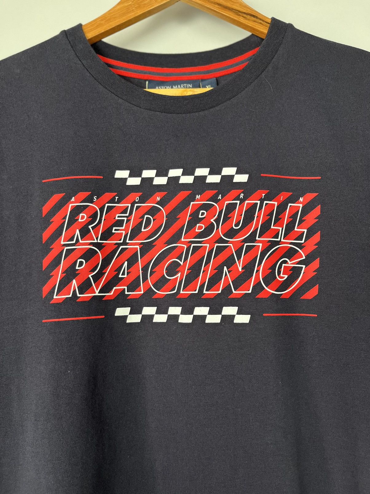 Formula 1 Aston Martin Red Bull Racing Team F1 Formula Uno Tee Shirt Size US XL / EU 56 / 4 - 5 Thumbnail
