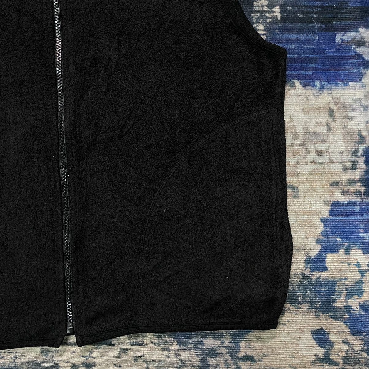 Uniqlo Vintage Uniqlo Fleece Black Vest Zipper Size US M / EU 48-50 / 2 - 3 Thumbnail