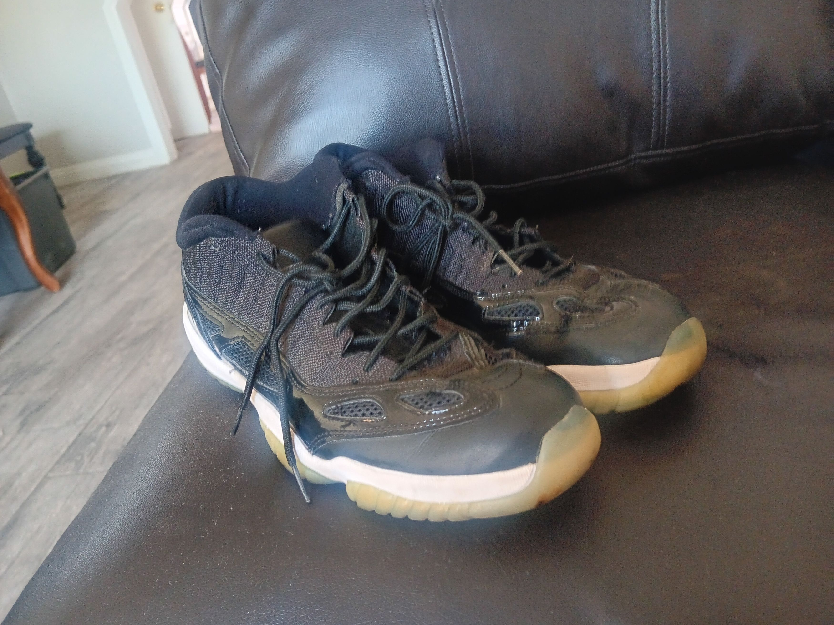 Jordan Brand Nike Air Jordan Retro 11 Size US 12 / EU 45 - 2 Thumbnail