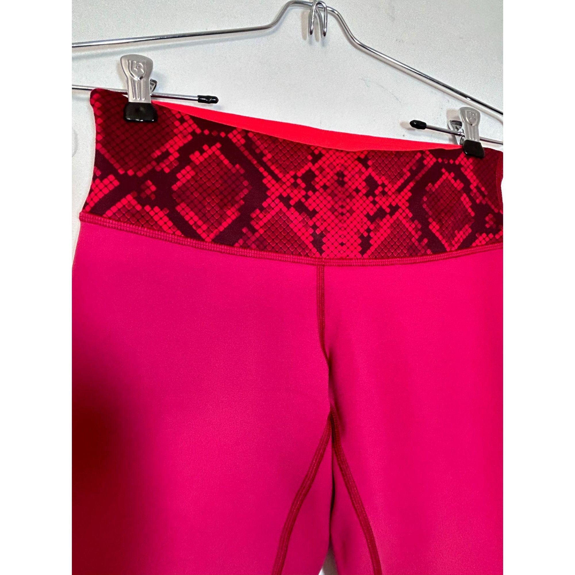 Lululemon Lululemon Wunder Under Pant III (Reversible) Cranberry/Alarm Size 28" / US 6 / IT 42 - 6 Thumbnail