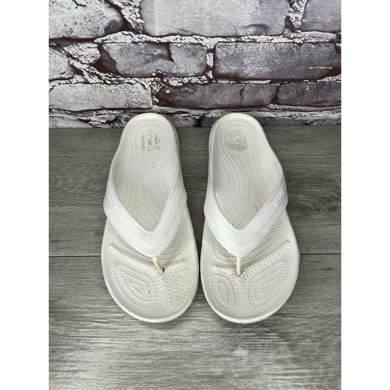 Crocs Crocs Iconic Comfort White Rubber Classic Thong Sandals Wome Size US 10 / IT 40 - 11 Thumbnail