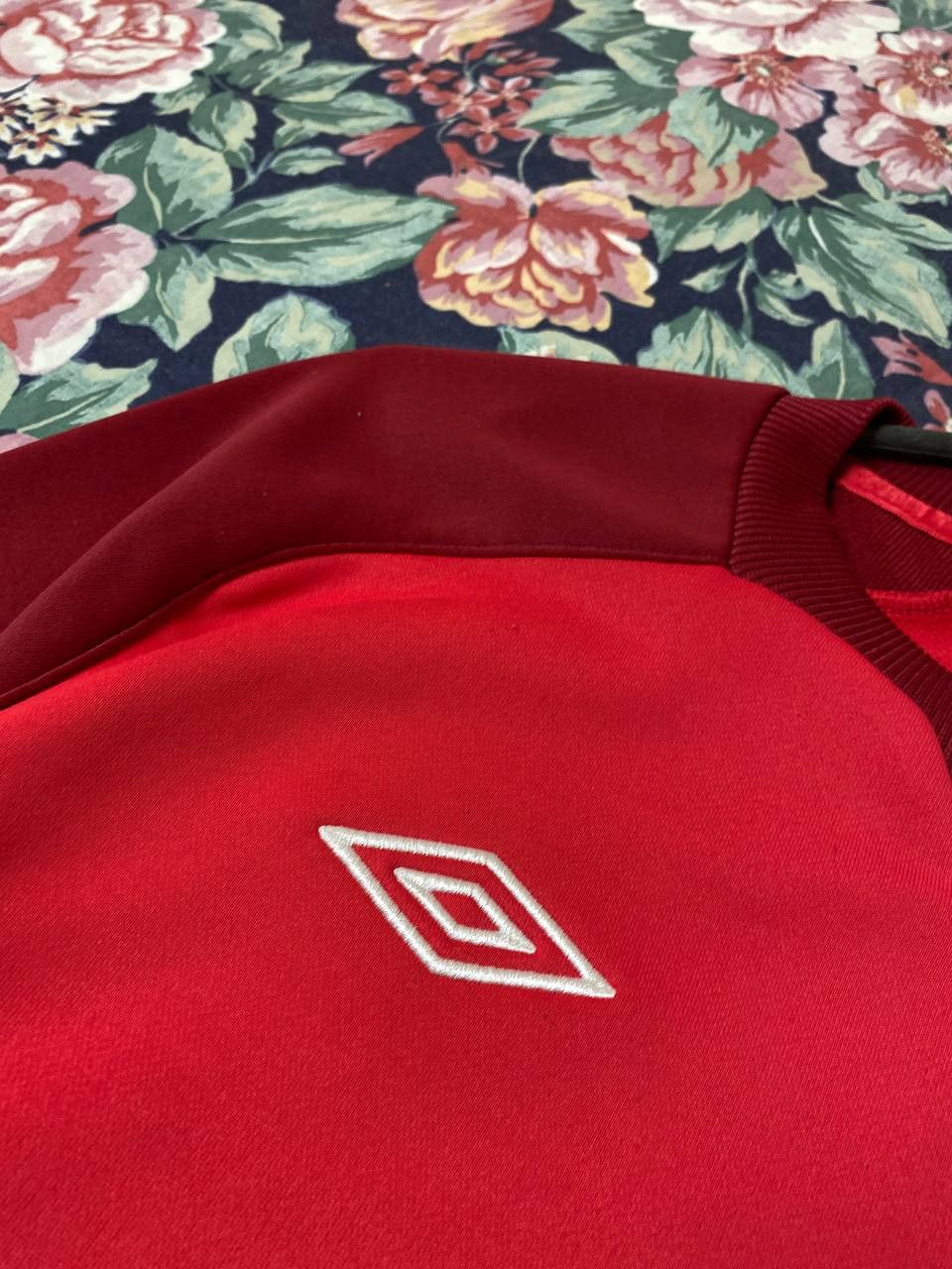 Umbro Wales Training football shirt Size US L / EU 52-54 / 3 - 14 Thumbnail