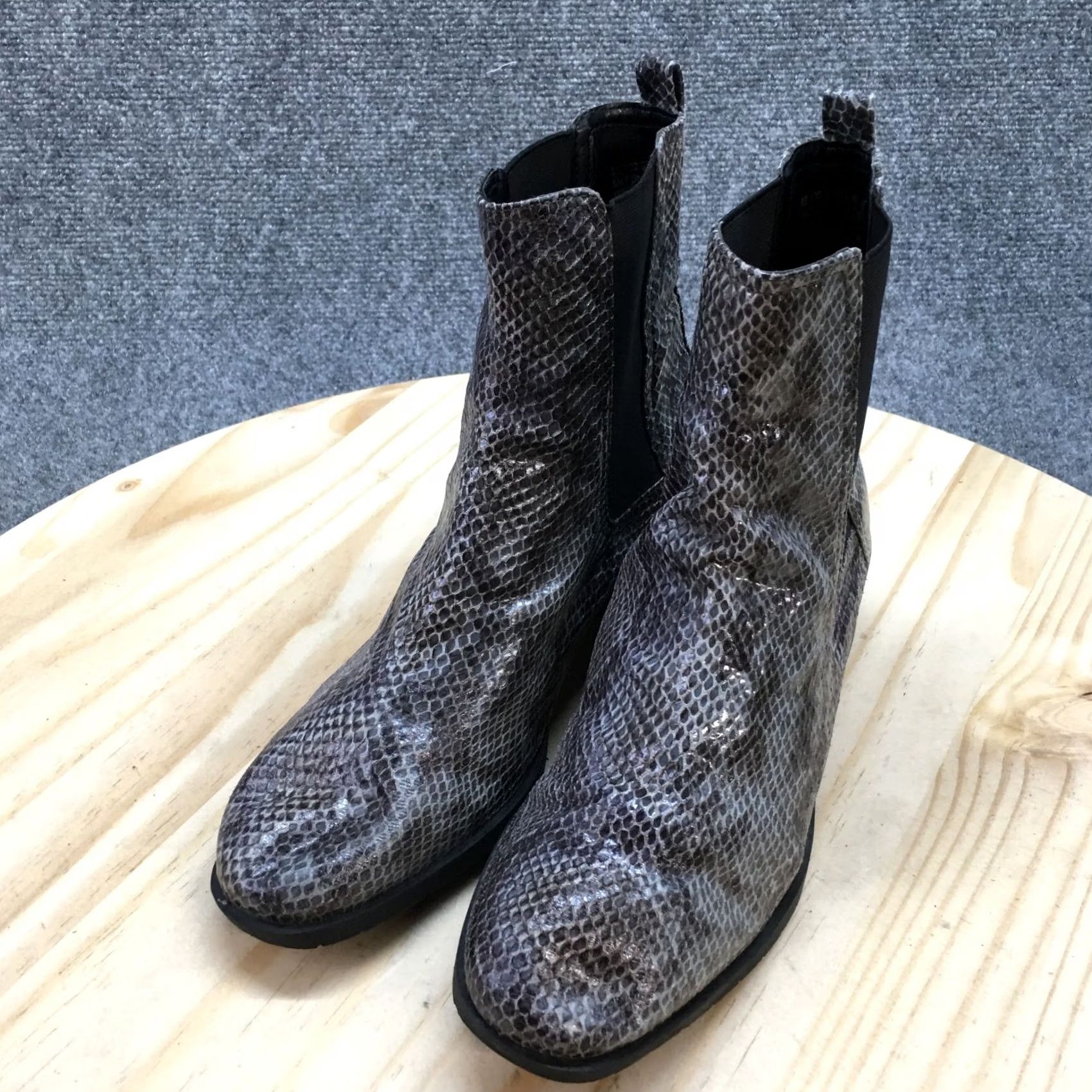 Kenneth Cole Kenneth Cole Reaction Boots Womens 8.5 Salt Chelsea Ankle Gray Faux Leather Size US 9 / IT 39 - 3 Thumbnail