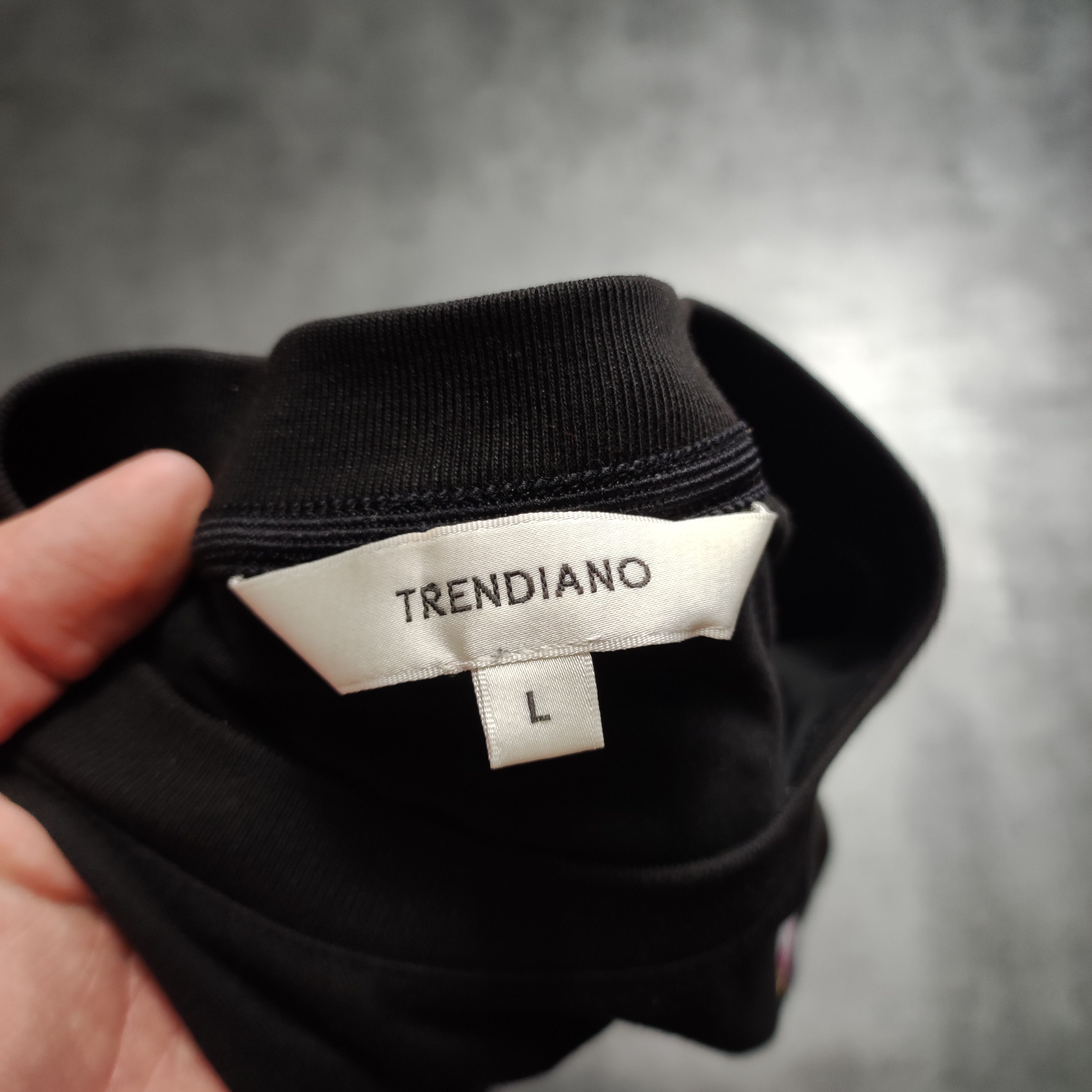 Japanese Brand × Trendiano RARE Japanese Brand Trendiano Stars Black Logo Tee Size US L / EU 52-54 / 3 - 6 Thumbnail