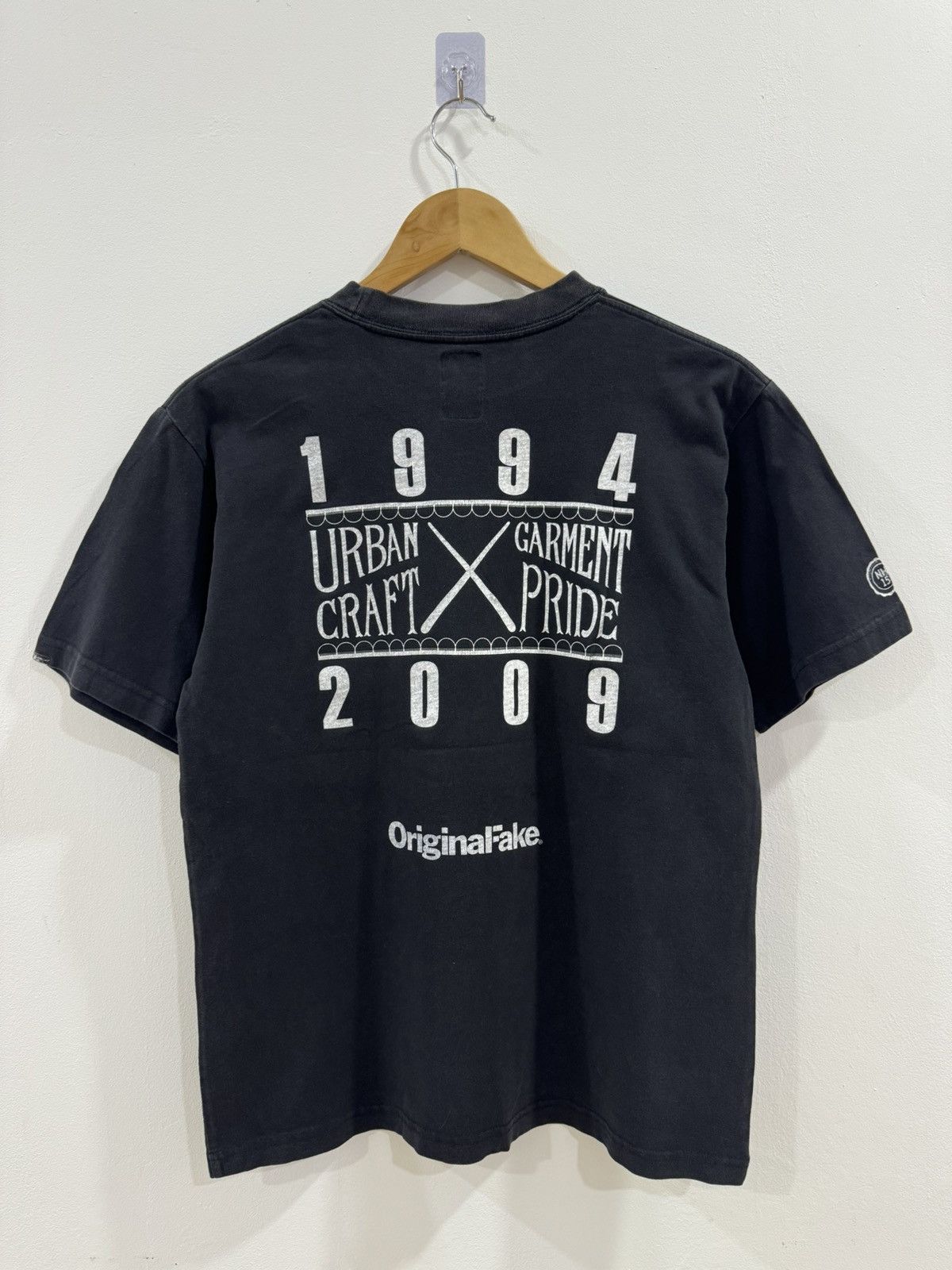 Kaws KAWS NEIGHBORHOOD ORIGINALFAKE SKULL MIDDLE FINGER SHIRT Size US S / EU 44-46 / 1 - 2 Thumbnail