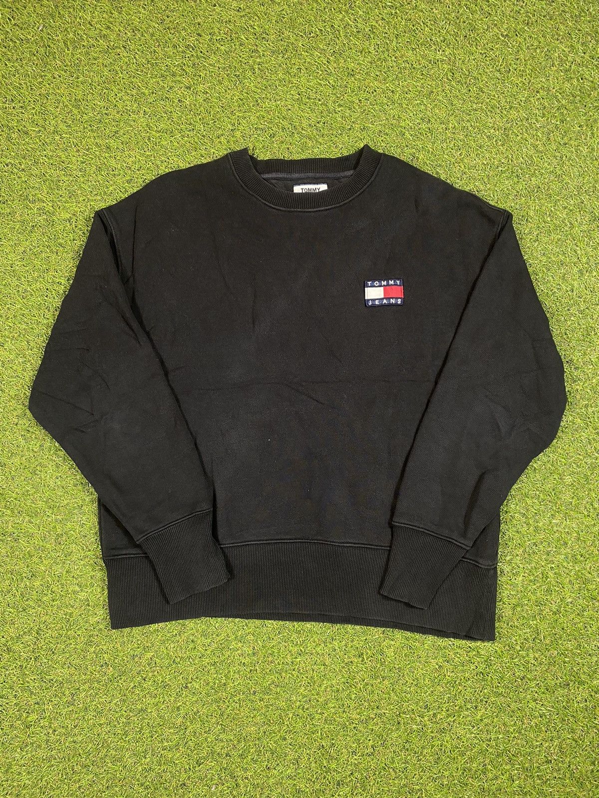 Tommy Hilfiger × Vintage Vintage Y2K Tommy Hilfiger sweatshirt crewneck size L Size US L / EU 52-54 / 3 - 1 Thumbnail