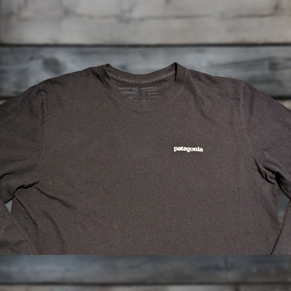 Patagonia Patagonia Shirt Mens M Black Long Sleeve P-6 Logo Graphic Responsibili-Tee Size US M / EU 48-50 / 2 - 1 Thumbnail