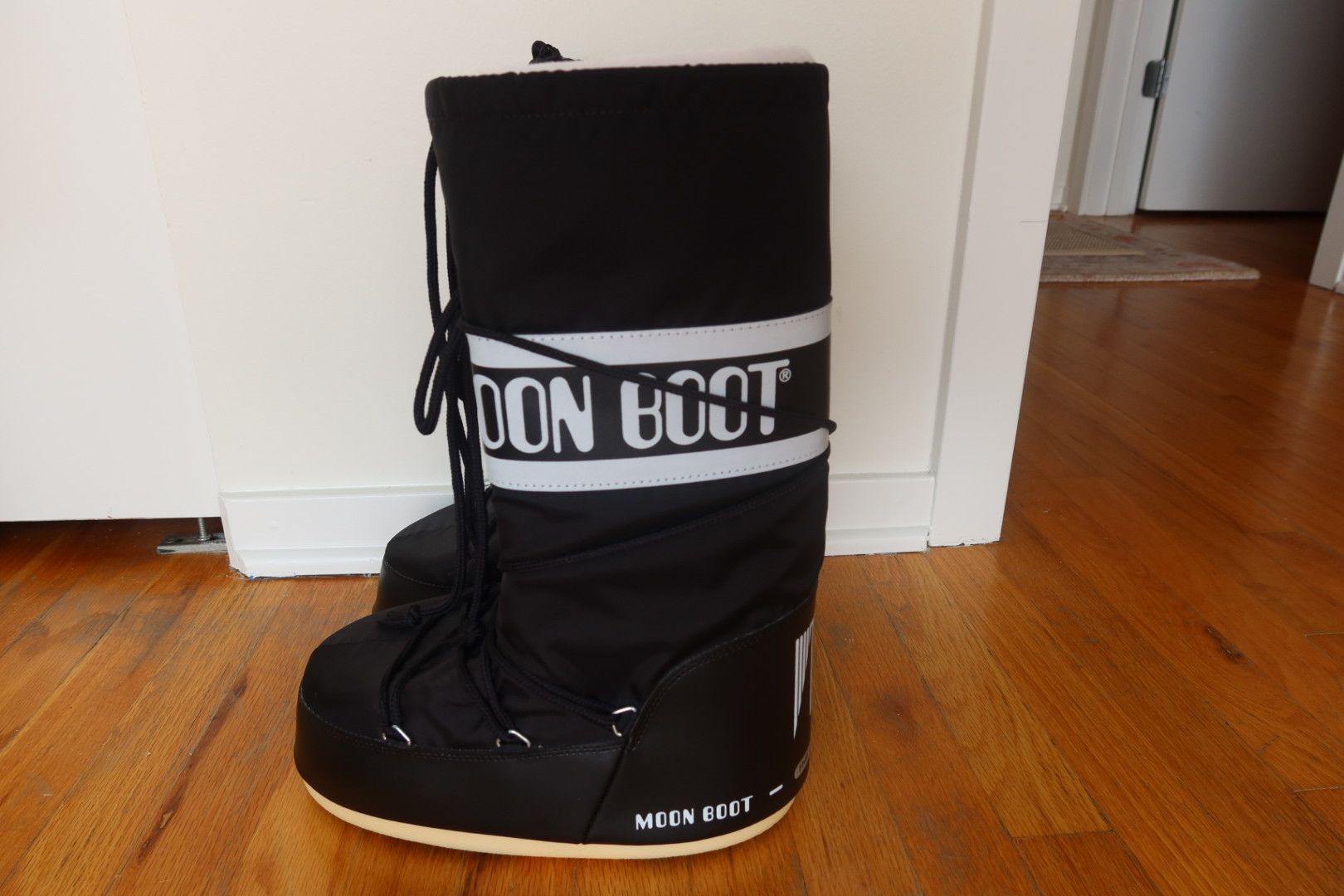 Moon Boot Never worn Moon Boots Size US 11 / IT 41 - 2 Thumbnail