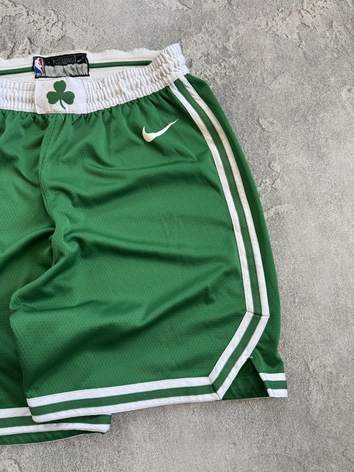 Nike Nike Boston Celtics L/size NBA green shorts 🩳 Size US 34 / EU 50 - 3 Thumbnail
