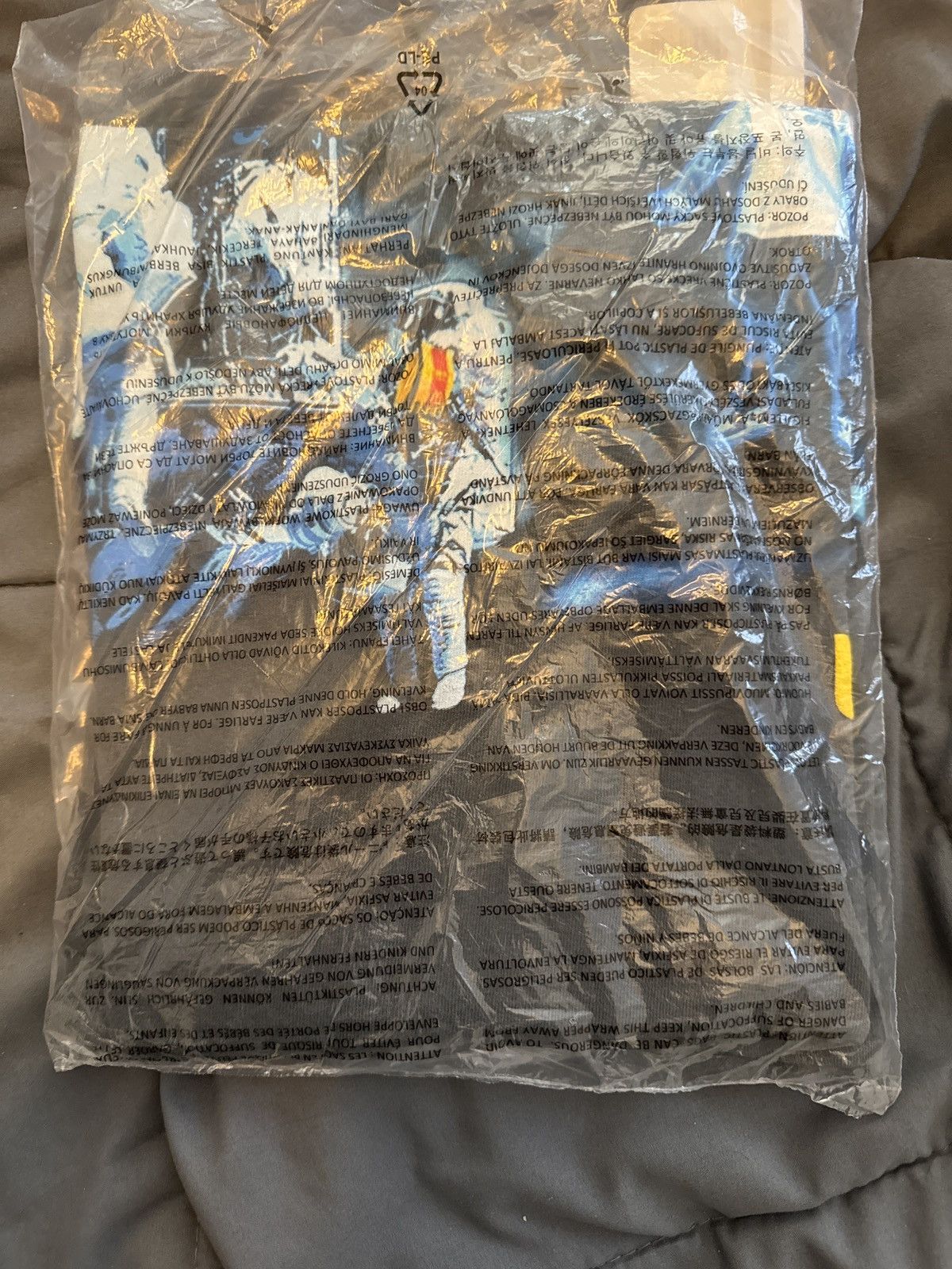 Travis Scott Travis Scott live from utopia t shirt Size US XL / EU 56 / 4 - 6 Thumbnail