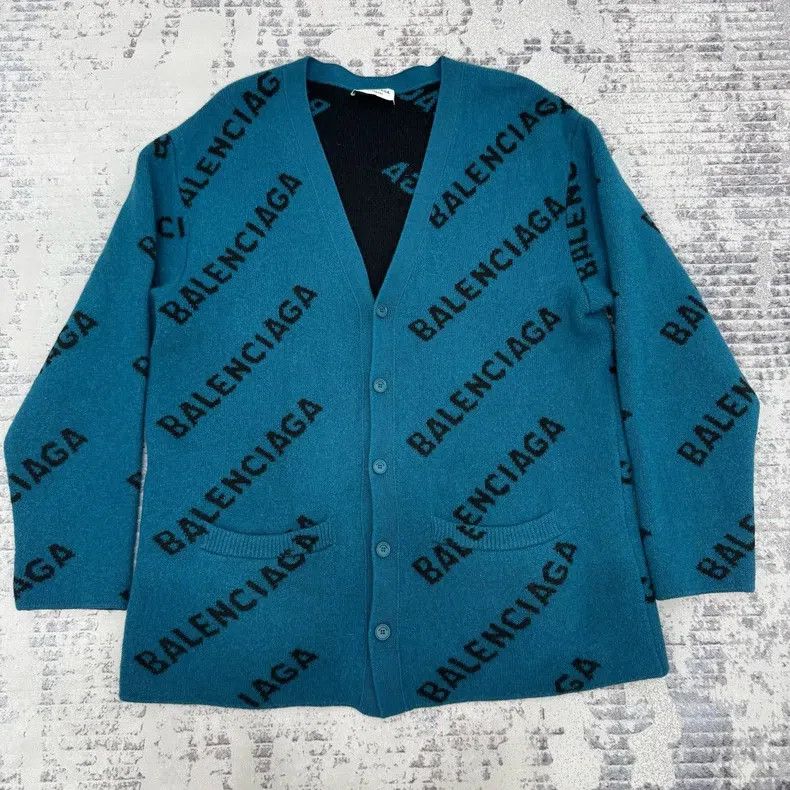 Balenciaga Balenciaga Logo Full Print V-neck Long Sleeve Open Cardiga Size M / US 6-8 / IT 42-44 - 1 Thumbnail