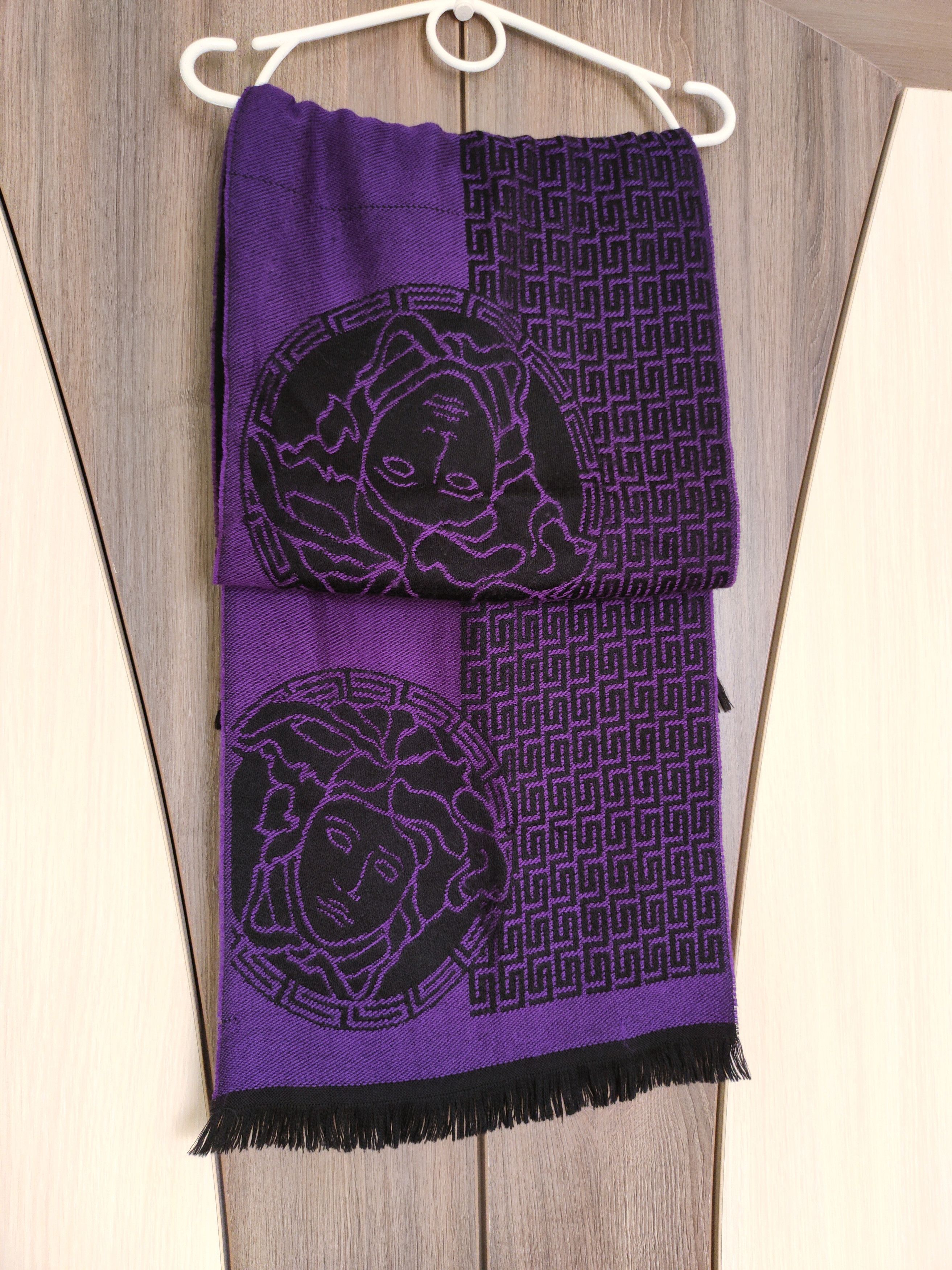 Versace Versace Medusa Embroidered Vintage Scarf Versace Shawl Size ONE SIZE - 8 Thumbnail