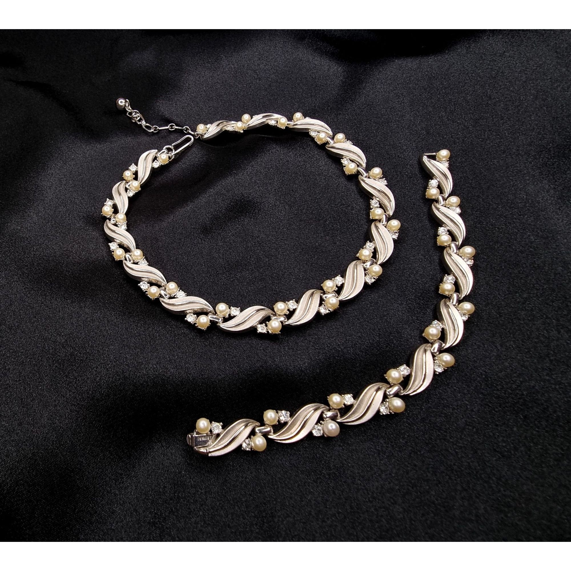 Vintage Rare Find Vintage 1950s TRIFARI Signed Necklace & Bracelet S Size ONE SIZE - 2 Thumbnail