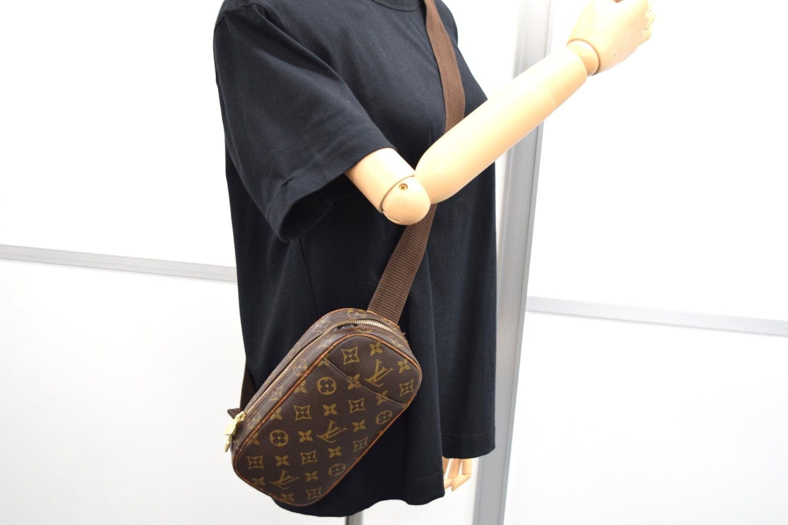 Louis Vuitton Louis Vuitton Pochette Gange Crossbody Bag M51870 Size ONE SIZE - 17 Thumbnail