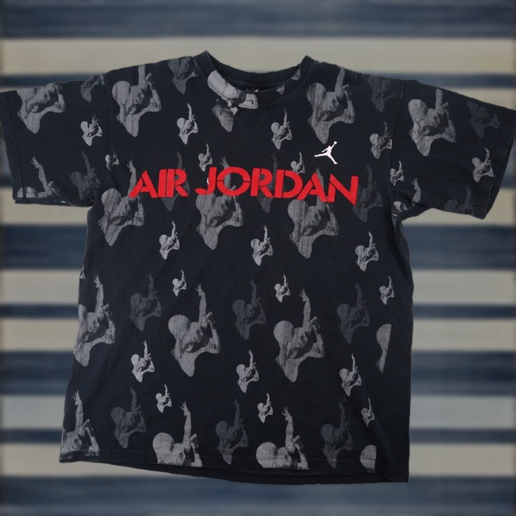 Nike VINTAGE Nike Air Jordan T Shirt Mens Medium Black Allover Print Graphic Shirt 90s Size US M / EU 48-50 / 2 - 1 Thumbnail