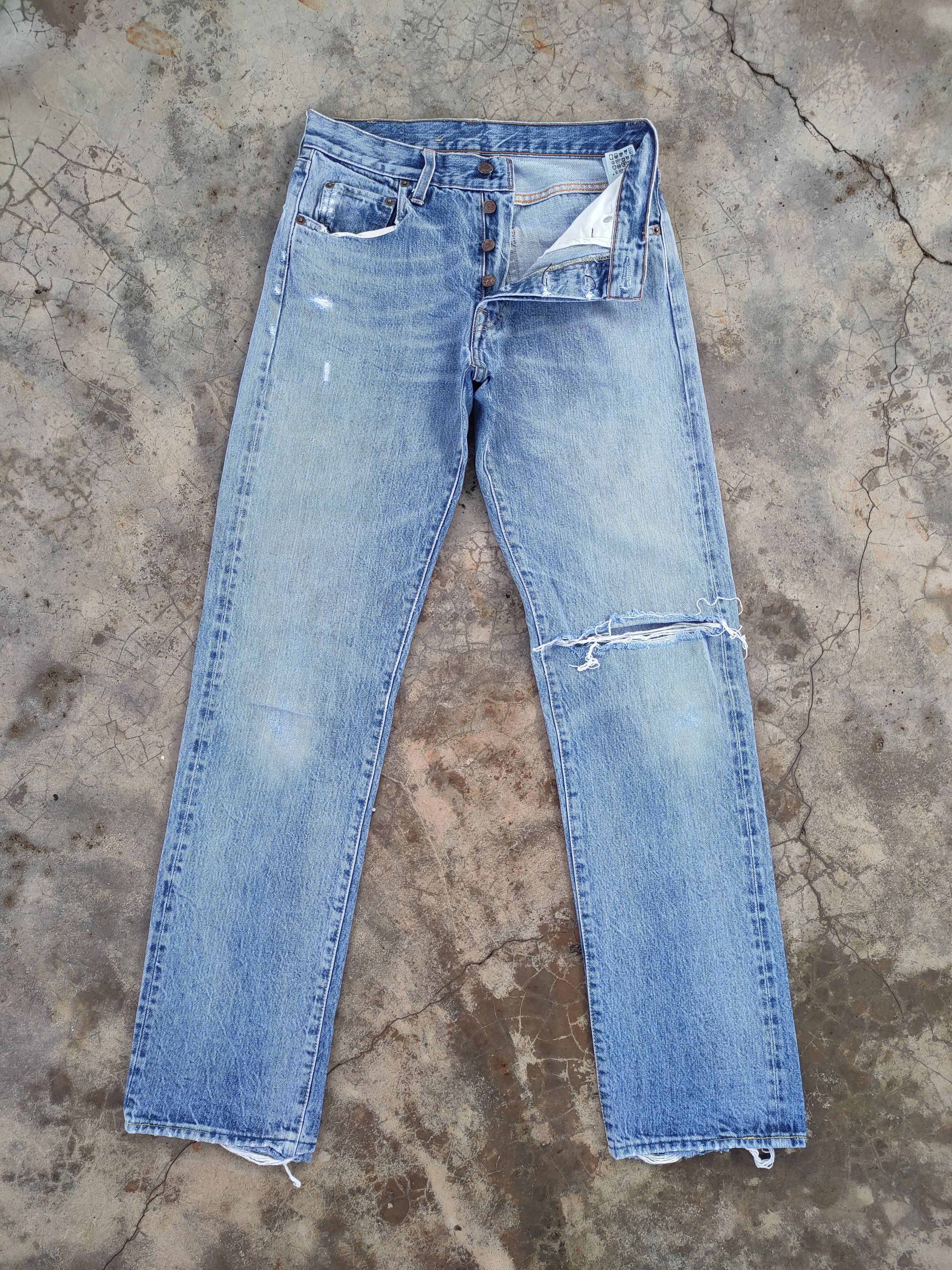 Levi's Vintage Clothing VINTAGE LEVI'S 501 BIG E SELVAGE DISTRESSED JEANS PANTS Size US 28 / EU 44 - 1 Thumbnail