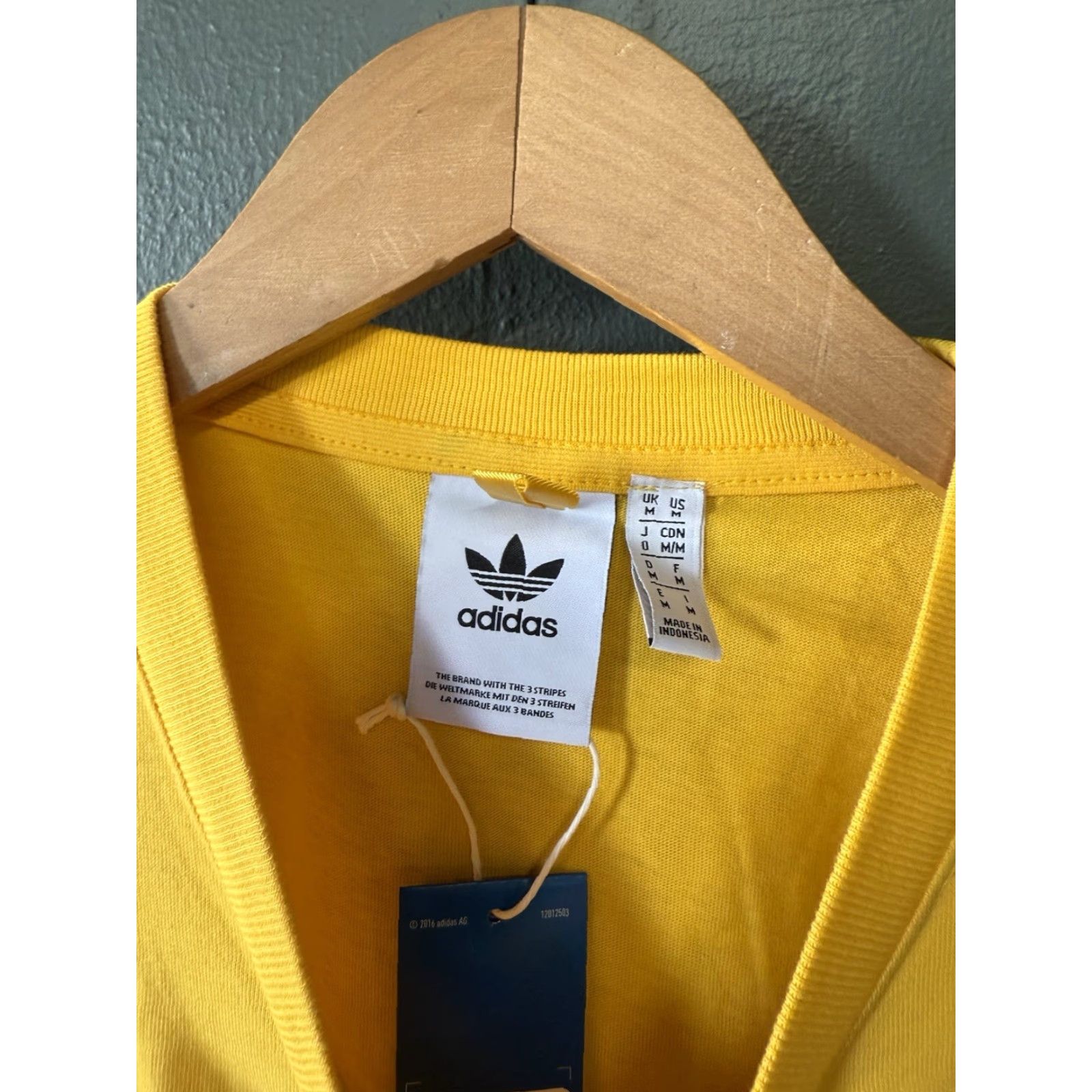 Adidas Adidas Mens Short Sleeve T-Shirt Yellow Floral Graphic Athletic Regular Fit M NWT Size US M / EU 48-50 / 2 - 3 Thumbnail