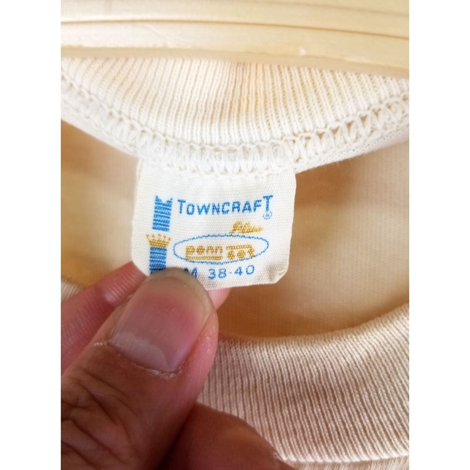 Vintage VINTAGE 70' TOWN CRAFT SARVASAM EVA ONE POCKET YELLOWING SINGLE STITCH T-SHIRT M Shirt Size US M / EU 48-50 / 2 - 6 Thumbnail