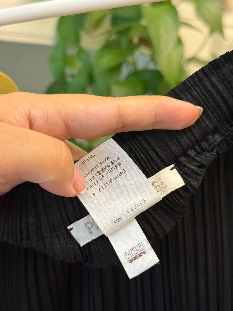 Issey Miyake Issey Miyake size:4 Black pleated basic straight skirt and Size 31" - 3 Thumbnail
