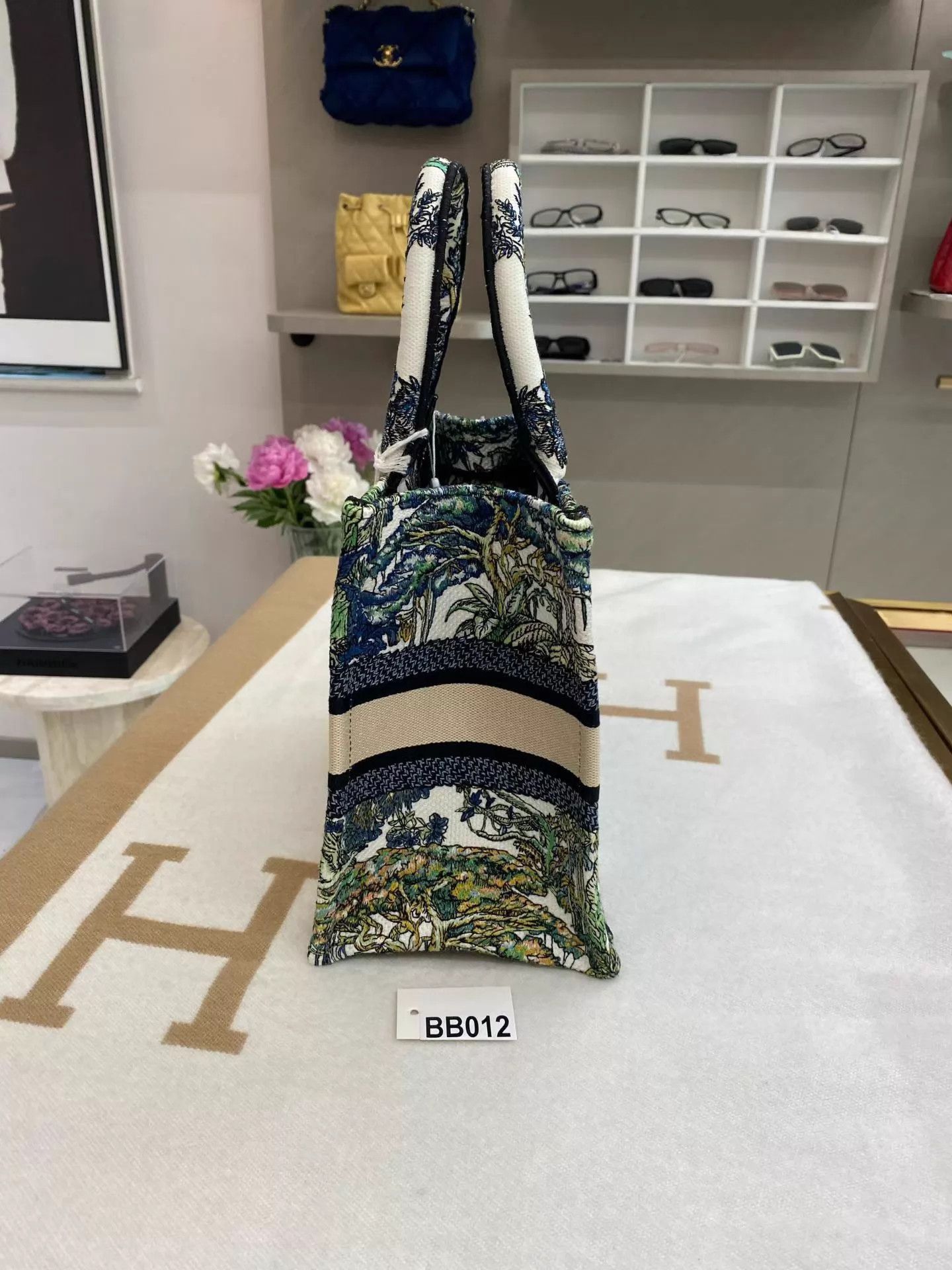 Dior Dior Book Tote Embroidered Animal Floral Canvas Size ONE SIZE - 7 Thumbnail