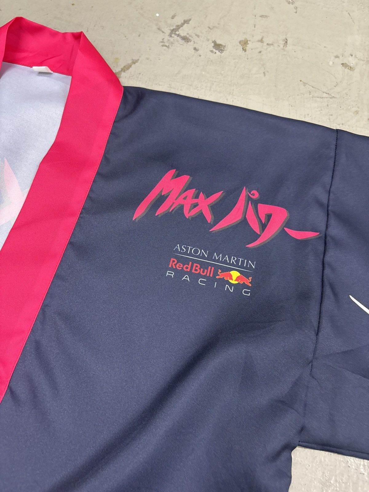 Red Bull RARE Max Verstappen Red Bull Racing Formula 1 Kimono Size US L / EU 52-54 / 3 - 3 Thumbnail