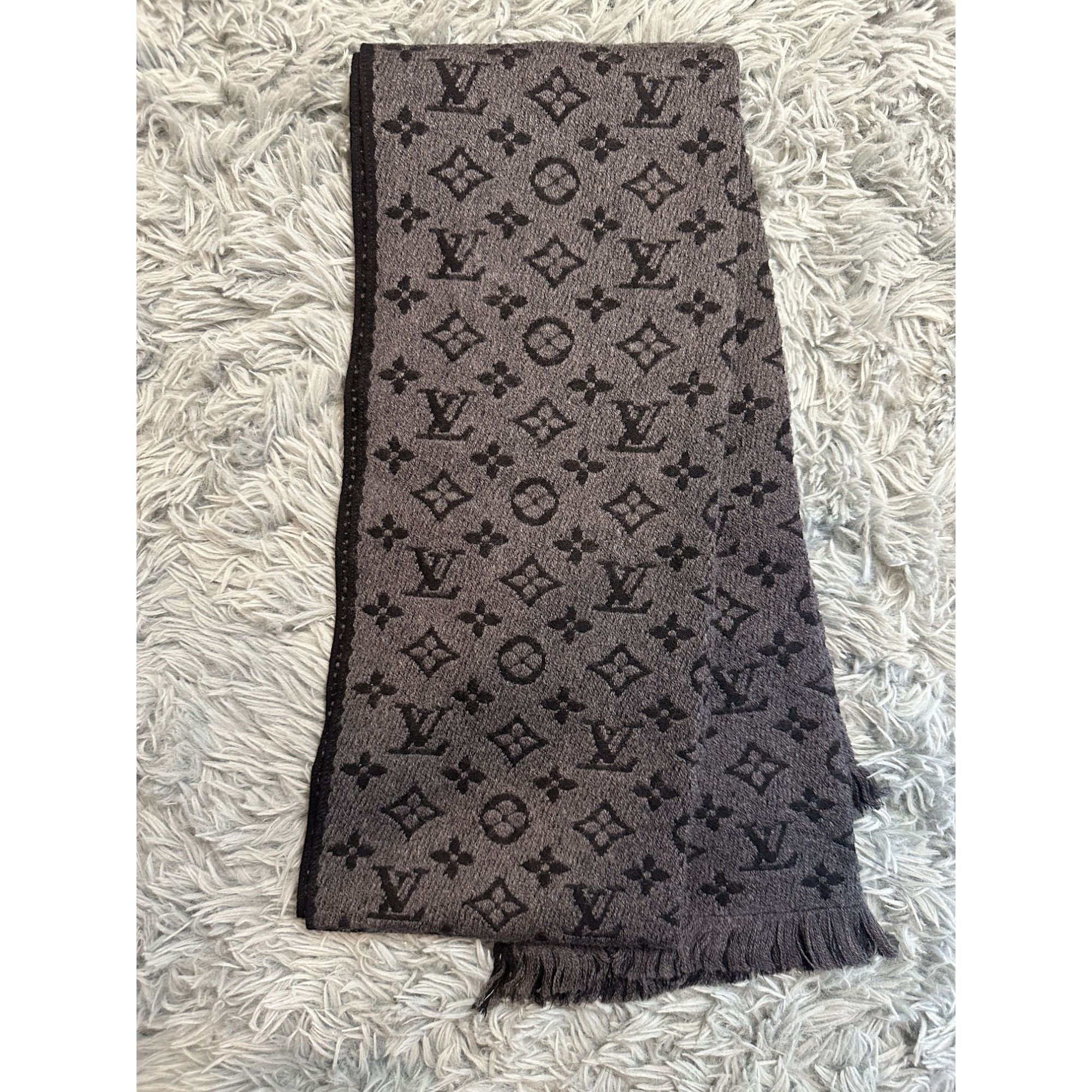 Louis Vuitton Louis Vuitton Monogram Scarf 100% Wool Made In Italy Size ONE SIZE - 1 Thumbnail
