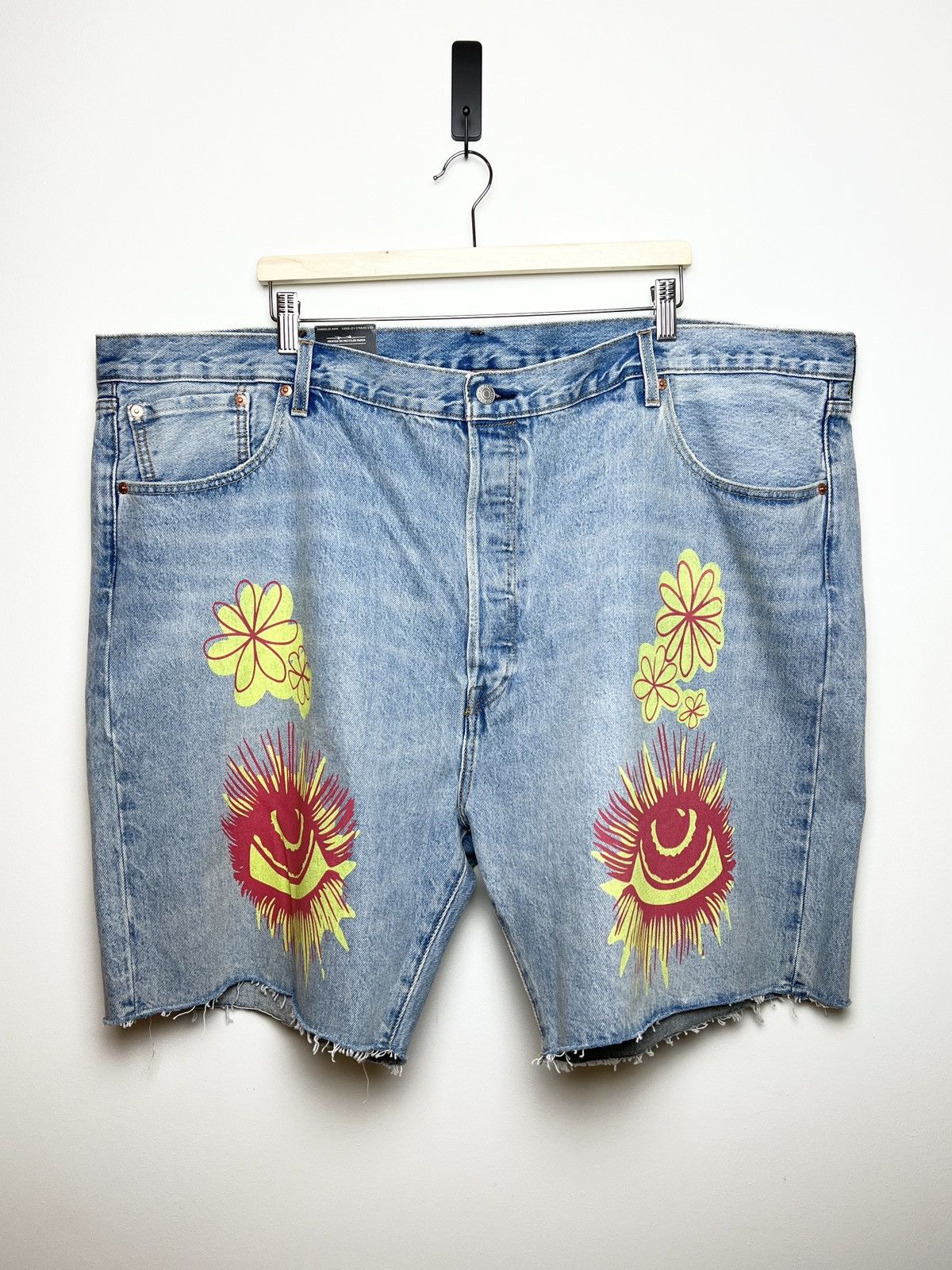 Levi's levis oversized cut out eye print shorts Size US 34 / EU 50 - 1 Thumbnail