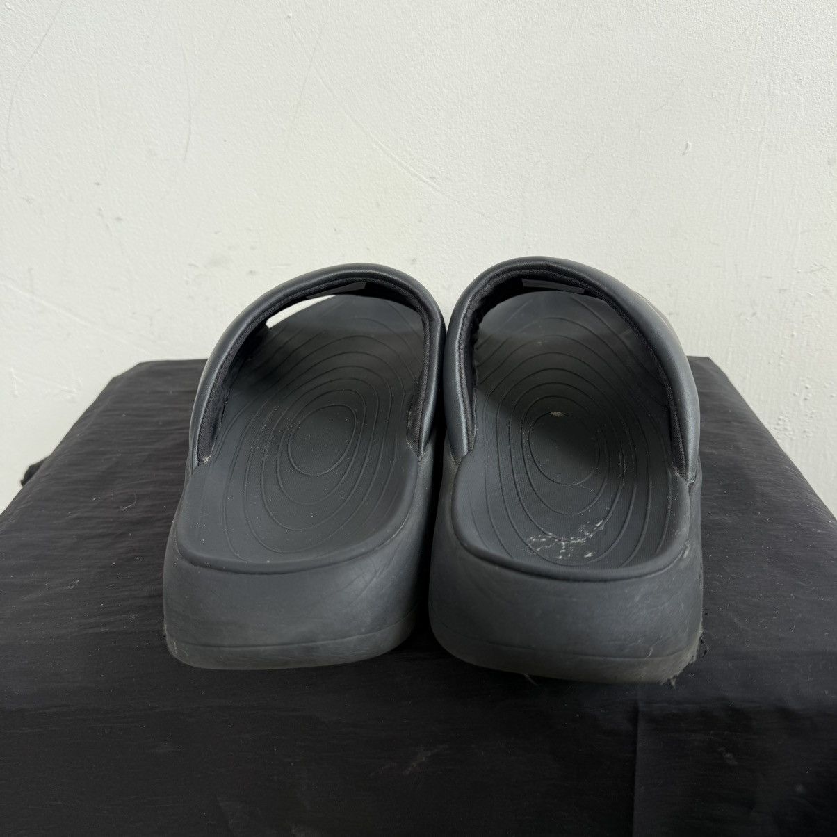 Oakley Vintage Black Oakley Logo Slides Size US 12 / EU 45 - 6 Thumbnail