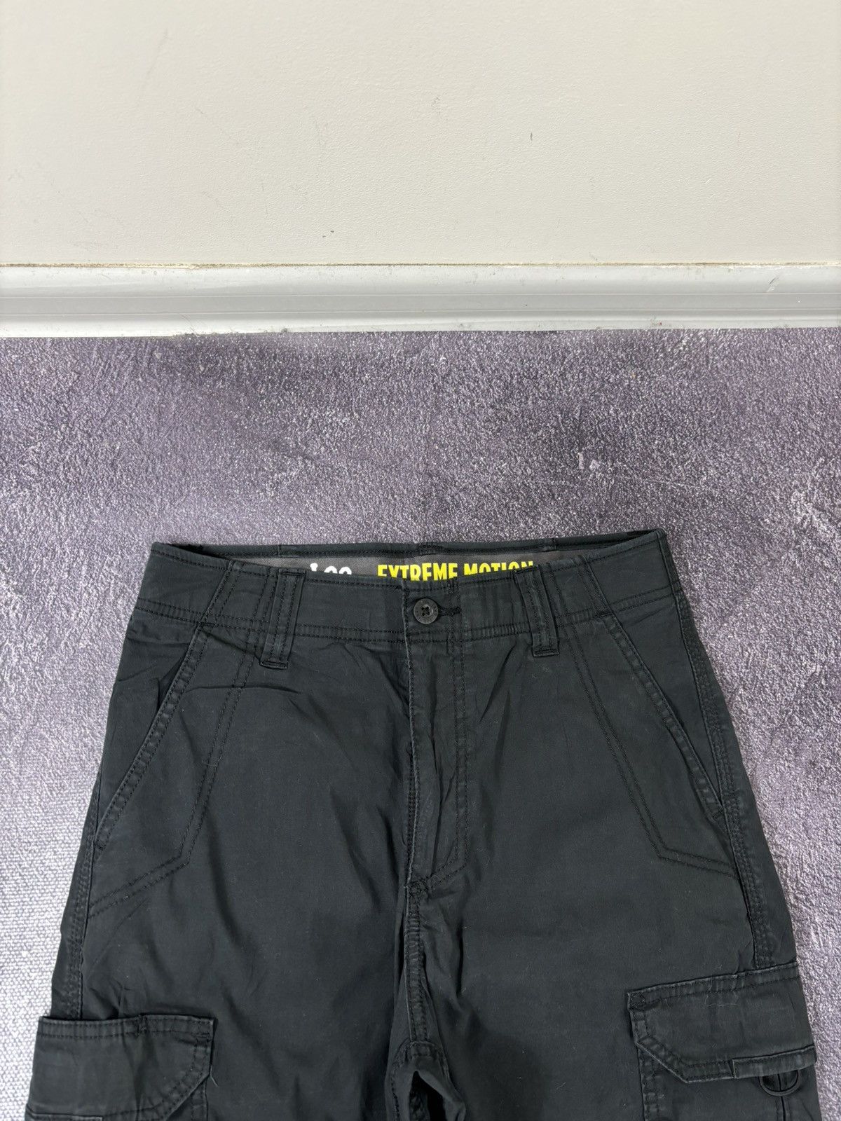 Lee × Vintage Vintage Lee Extreme Motion Black USA Hype Cargo Shorts Size US 29 - 6 Thumbnail