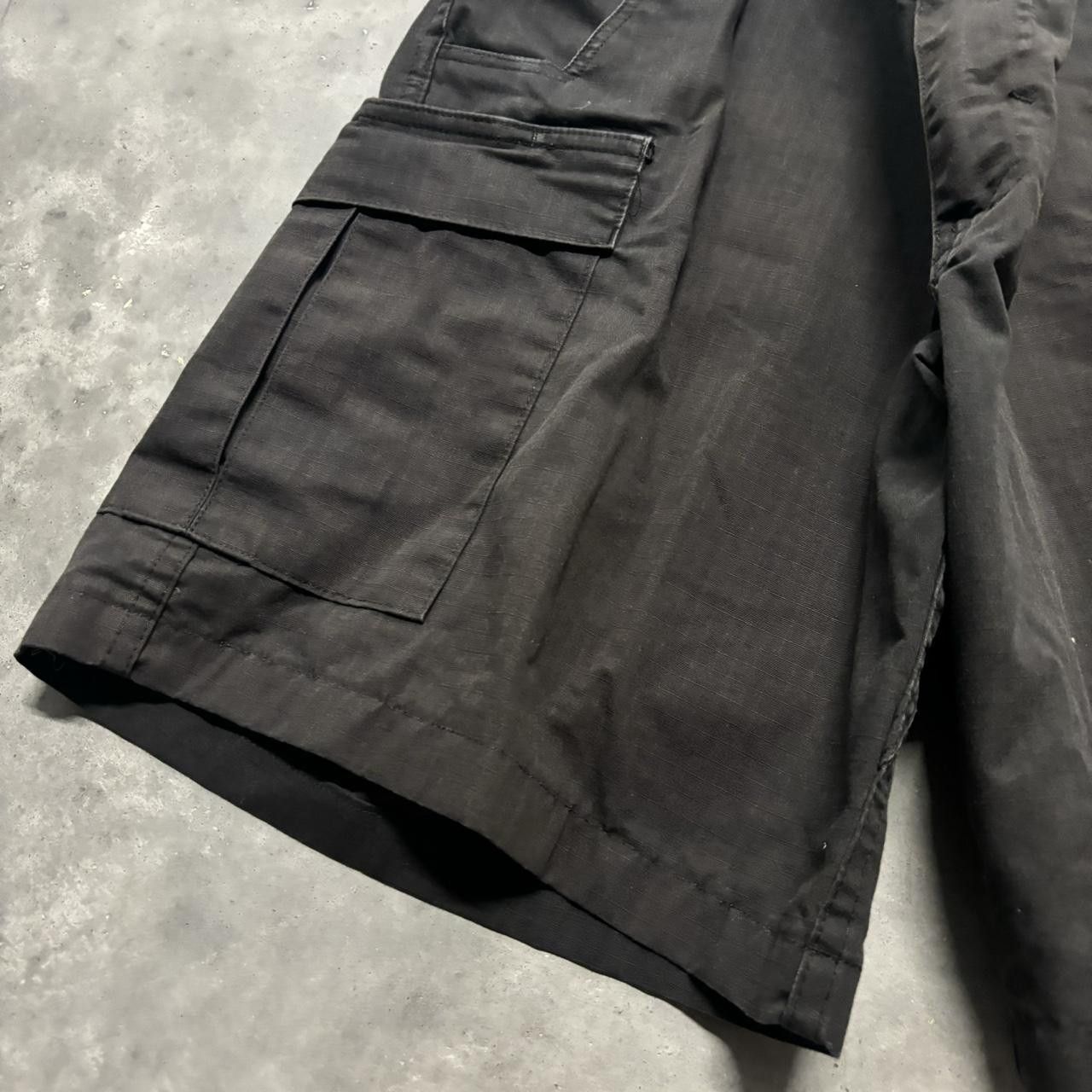 Japanese Brand × Vintage Crazy Vintage Y2K/2000s Black Skater Workwear Cargo Shorts! Size US 33 - 3 Thumbnail