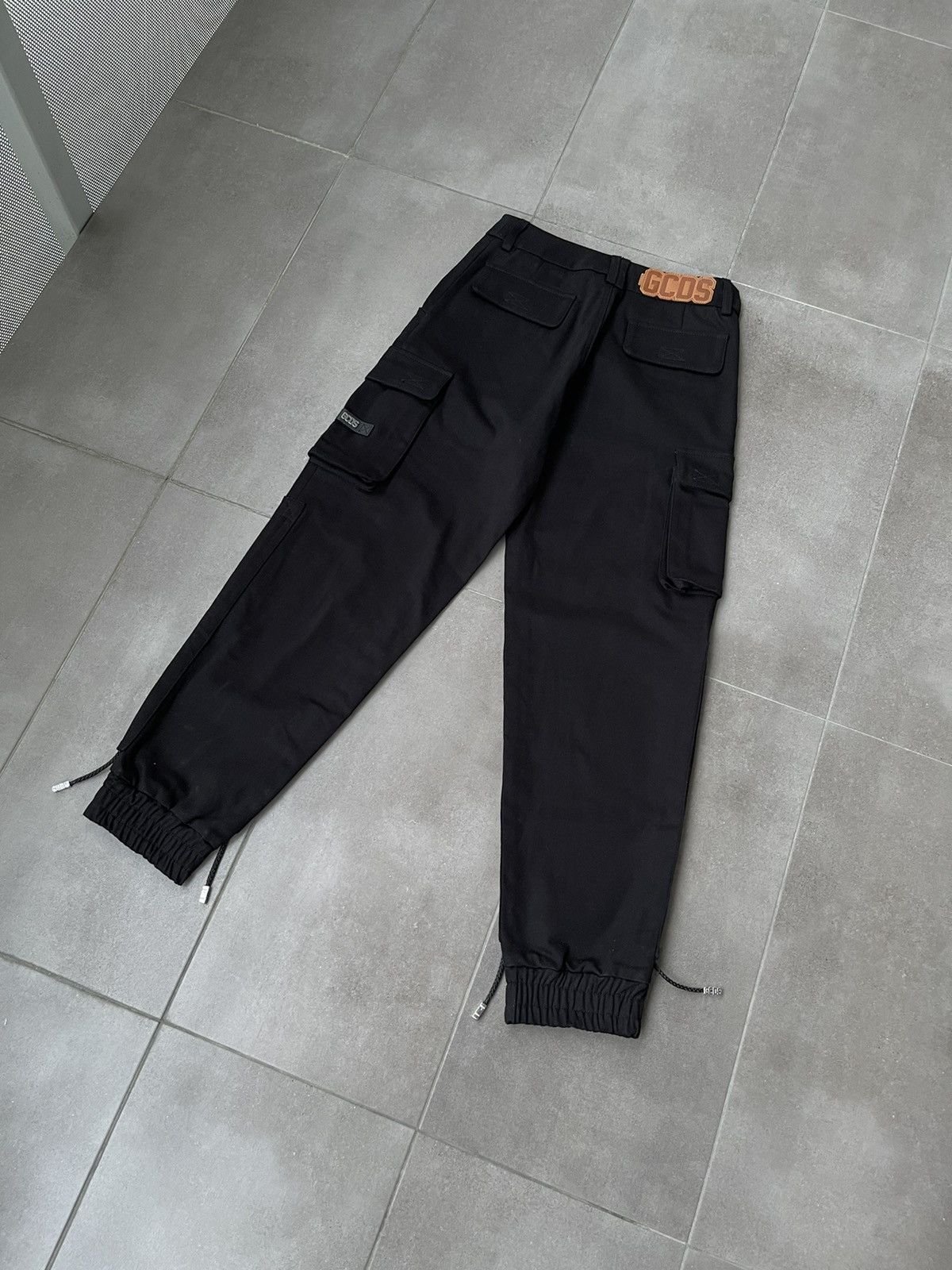 GCDS !DS! AW22 GCDS Logo Patch Cargo Black Pants Size US 32 / EU 48 - 13 Thumbnail