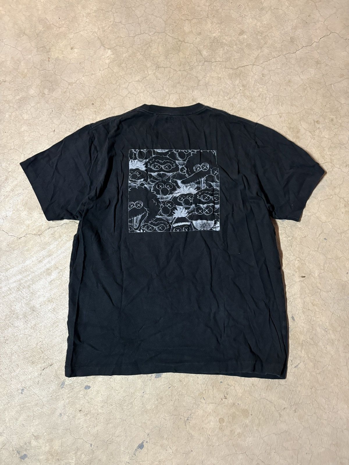 Kaws × Uniqlo Uniqlo x Kaws x Sesame Street Black Pocket Tee T-Shirt Size US M / EU 48-50 / 2 - 3 Thumbnail