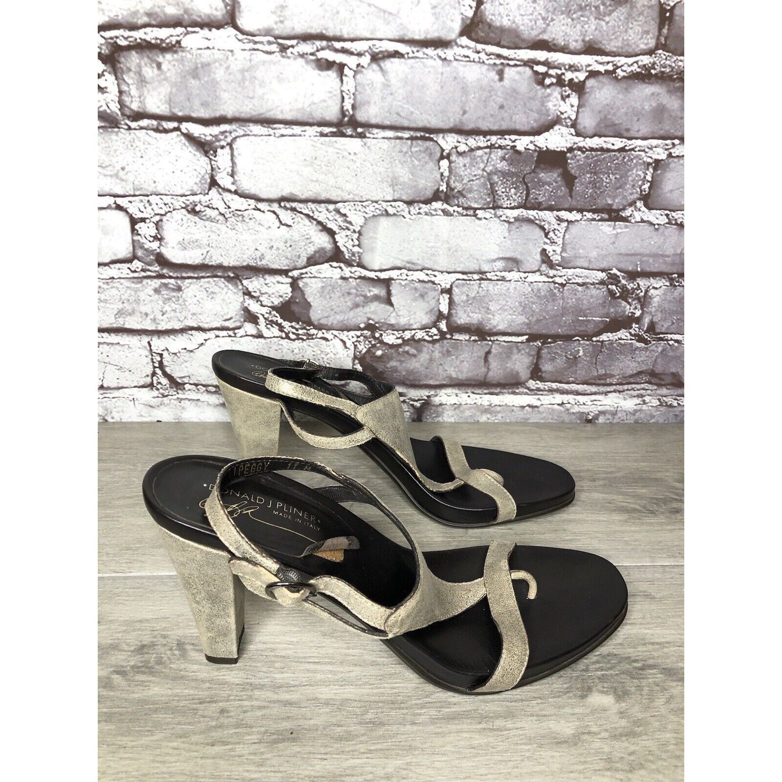 Donald Pliner Donald J. Pliner Peggy Gray Shimmer Leather T- Strap Heels S Size US 11 / IT 41 - 12 Thumbnail