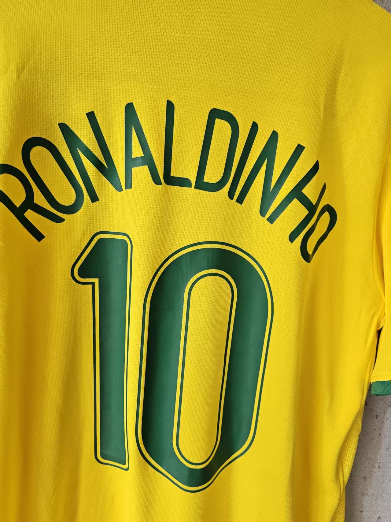 Other 2006 Brazil #10 Ronaldinho Jersey Home Size US L / EU 52-54 / 3 - 4 Thumbnail