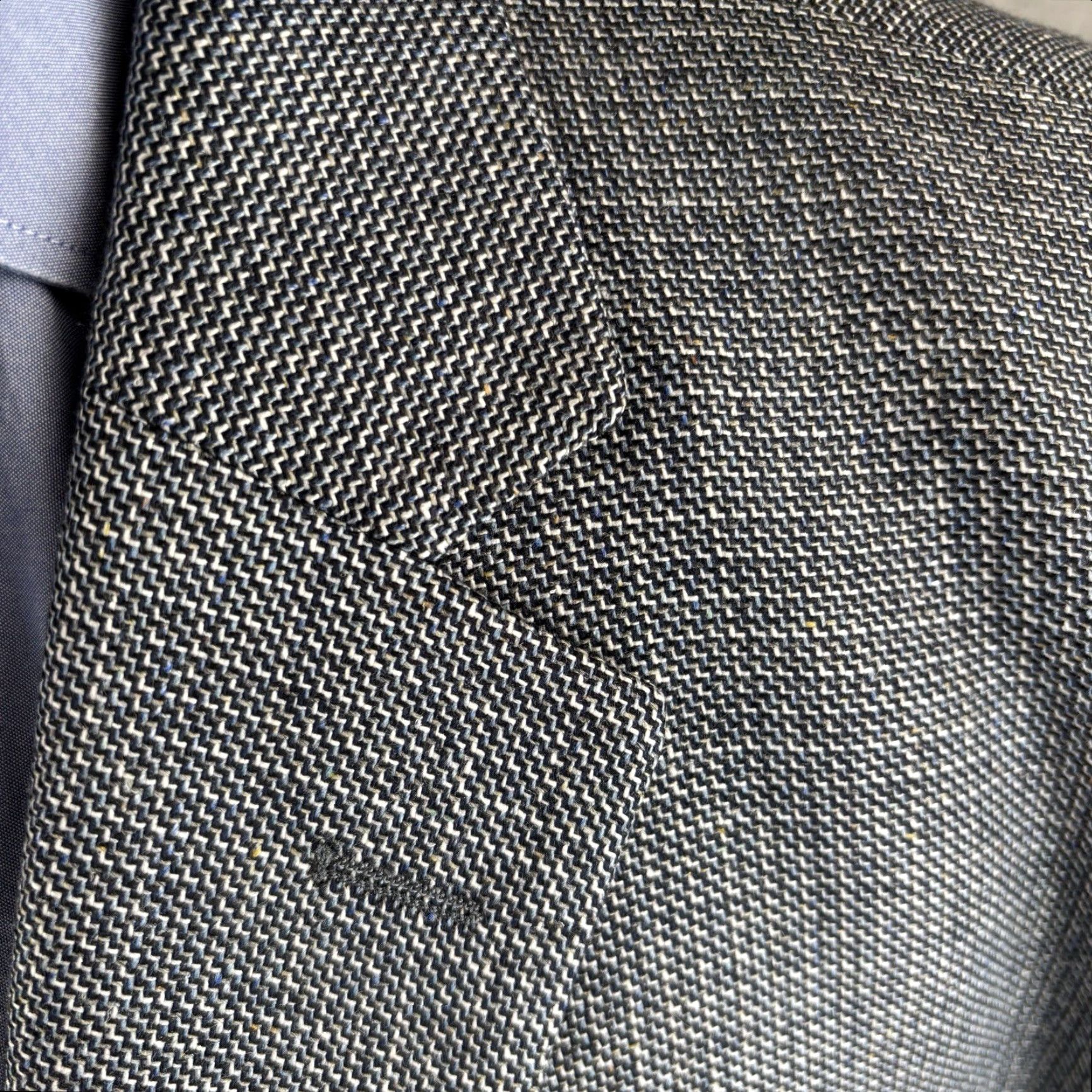 Vintage VINTAGE Haines & Bonner Blazer Men 2XLT 50L-52L Gray Silk Tweed Notch Lapel Double-Vented Long Geometric London 100% Silk Sport Coat Blazer Mens Size 50R - 7 Thumbnail