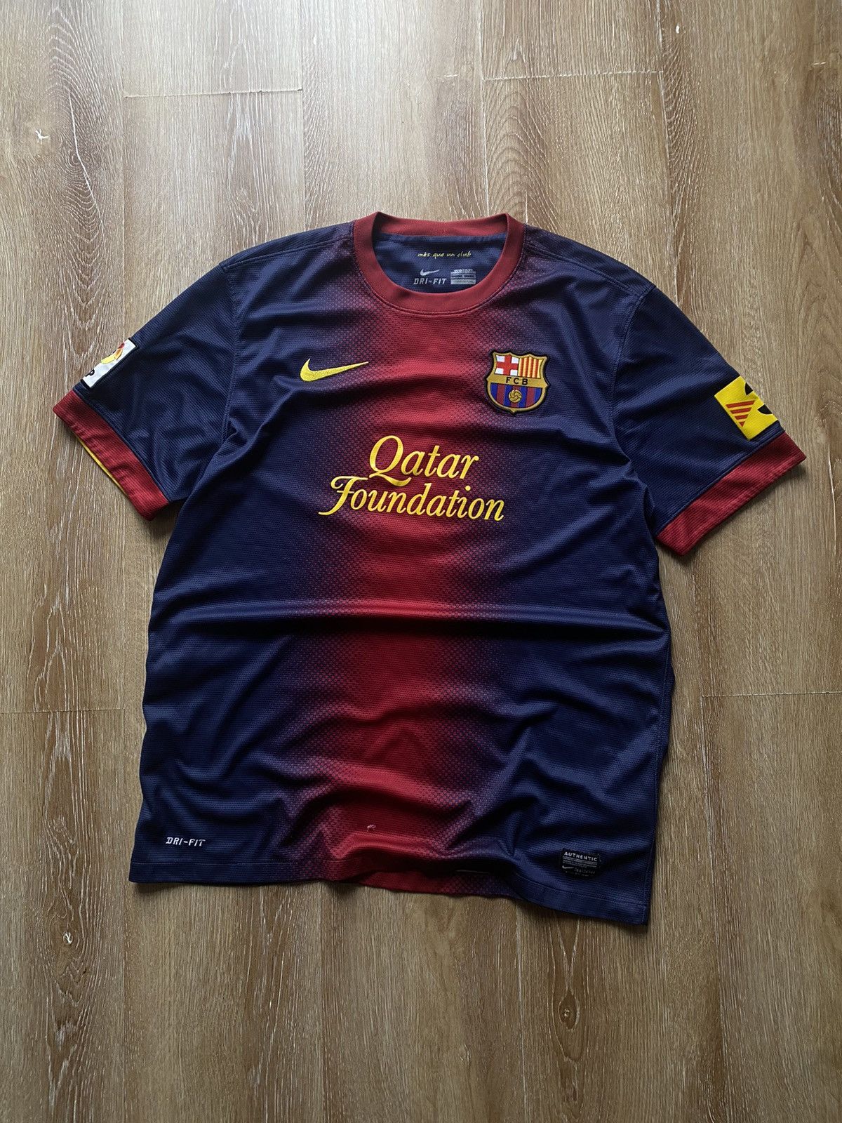 Nike Iniesta nike vintage Barcelona t-shirt Size US L / EU 52-54 / 3 - 2 Thumbnail