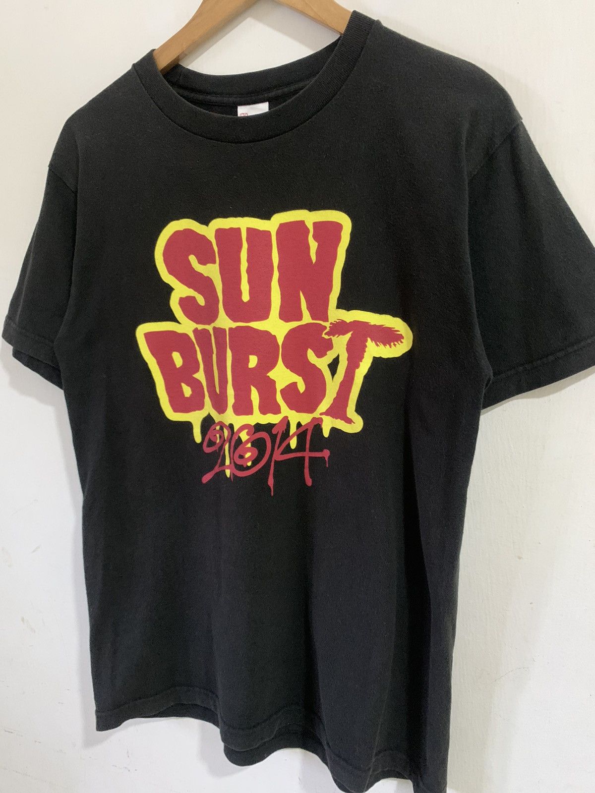 Band Tees Sun Burst 2014 Shiko Chi Beach Rock Japan Band Festival Size US M / EU 48-50 / 2 - 2 Thumbnail