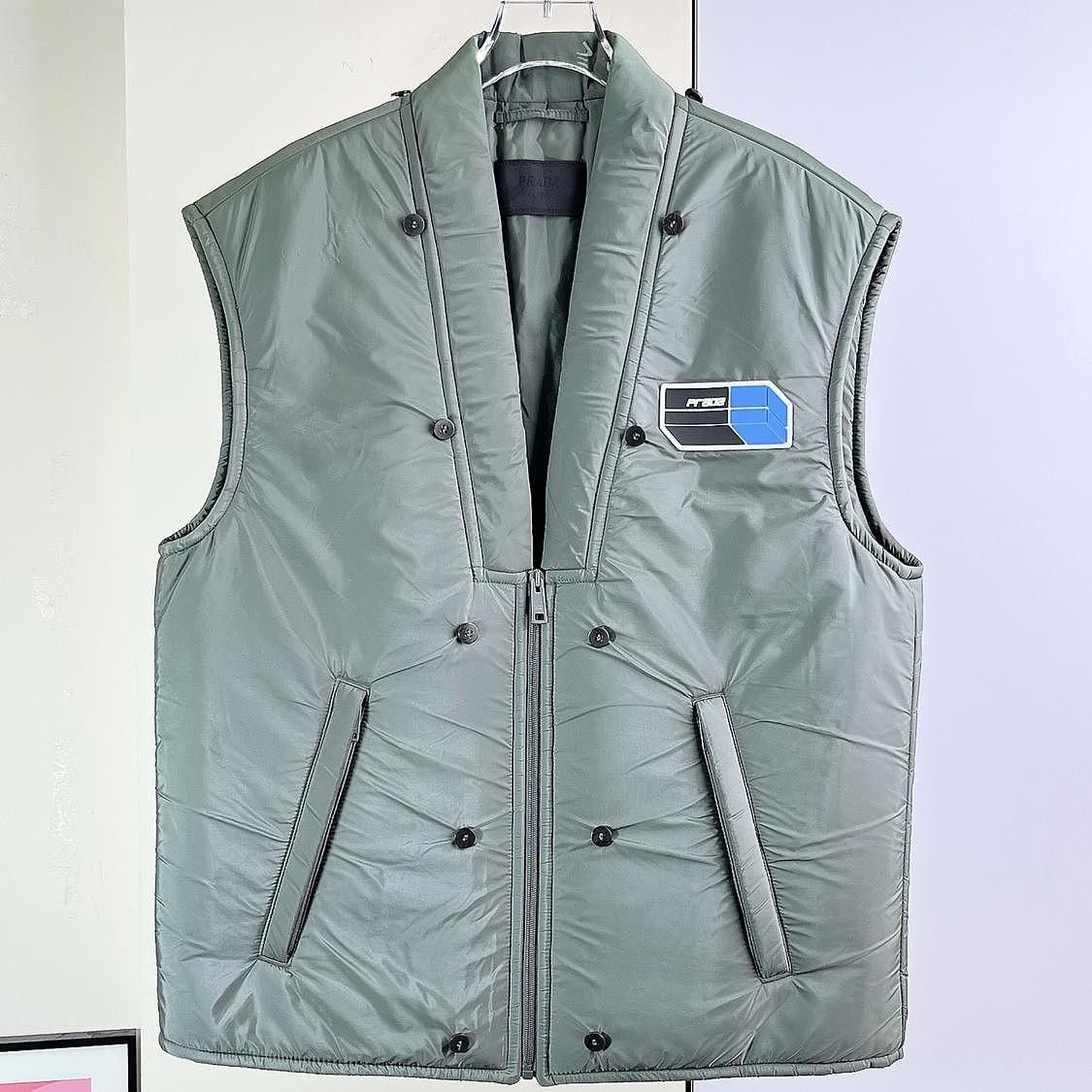 Prada Prada Logo Patch Padded Vest Size S Size US S / EU 44-46 / 1 - 1 Thumbnail