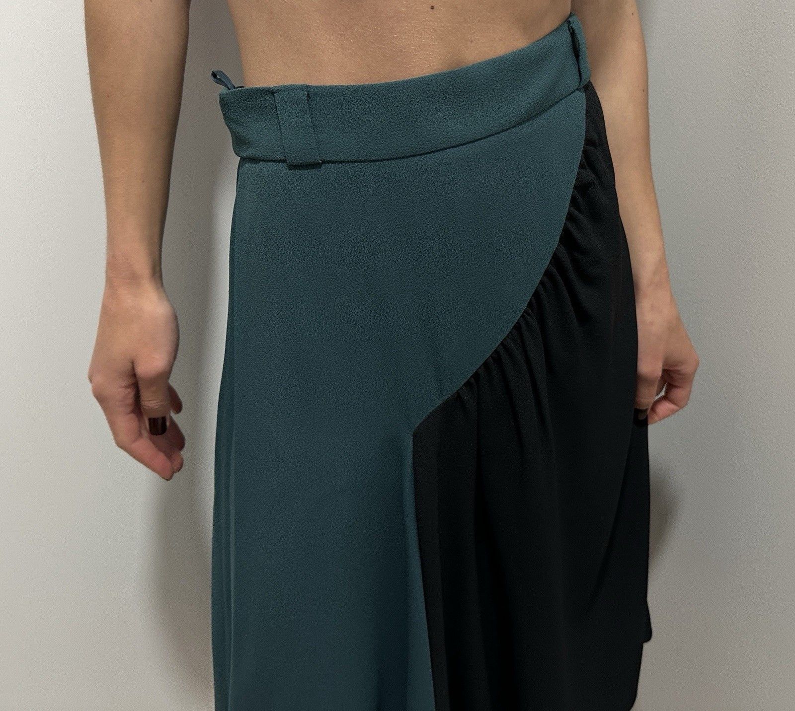 Prada DDP Prada 2013 Asymmetric Color Block Acetate Viscose Skirt Size 27" / US 4 / IT 40 - 9 Thumbnail