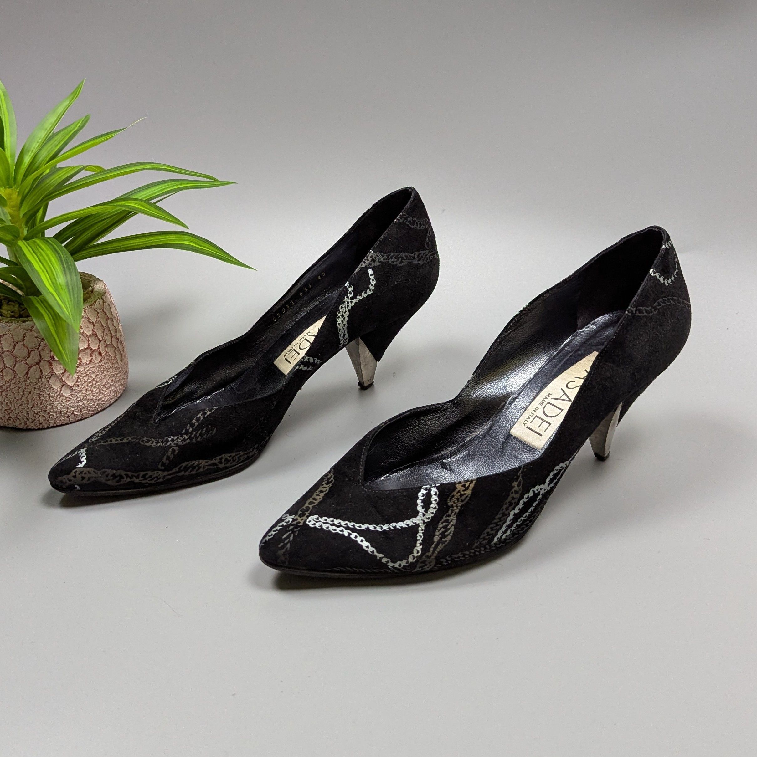 Casadei Casadei Vintage Black Suede Pumps Chain Pattern Metal Heel Size US 9 / IT 39 - 10 Thumbnail