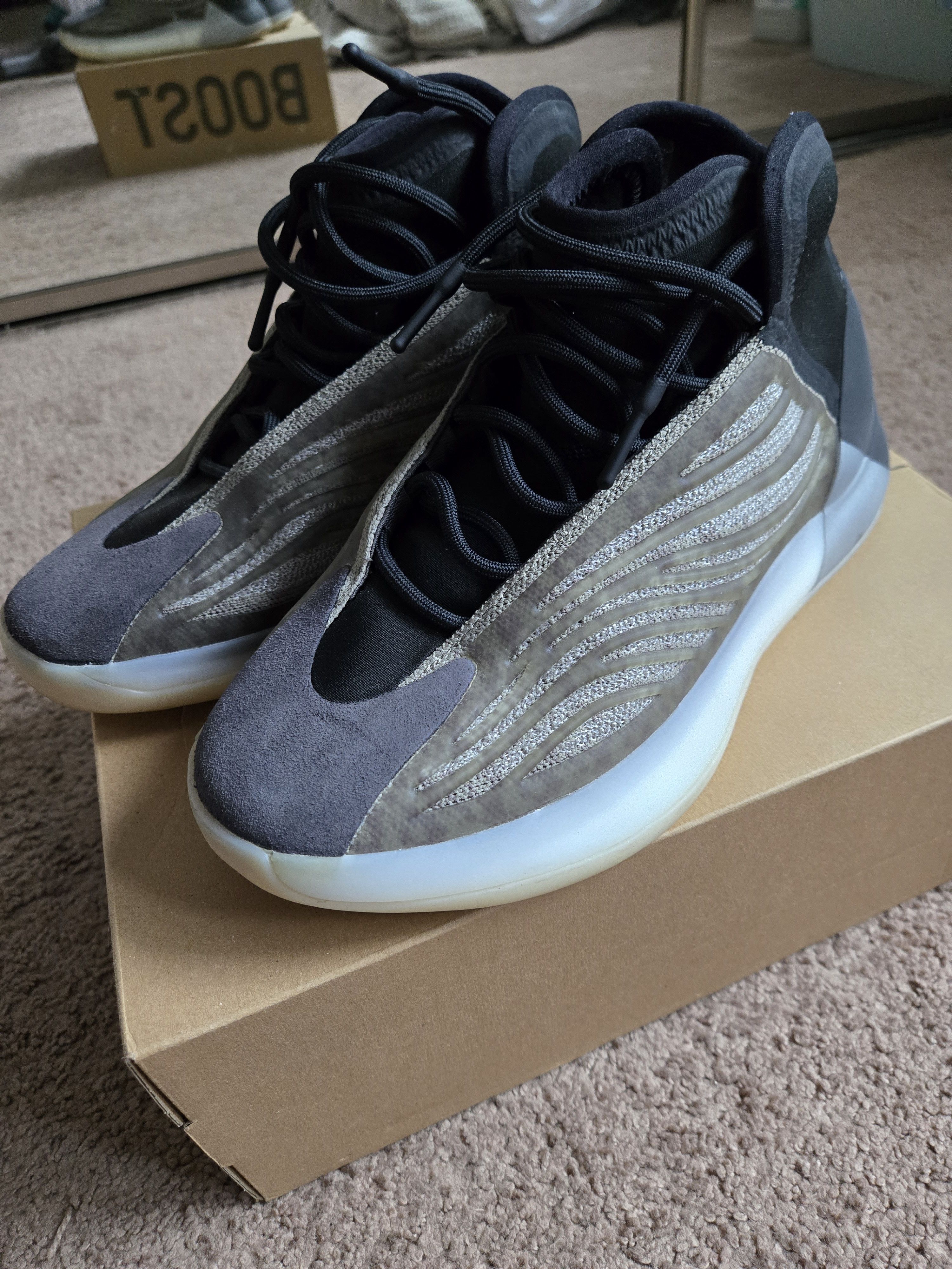Yeezy Yeezy QNTM Barium Size US 9 / EU 42 - 1 Thumbnail
