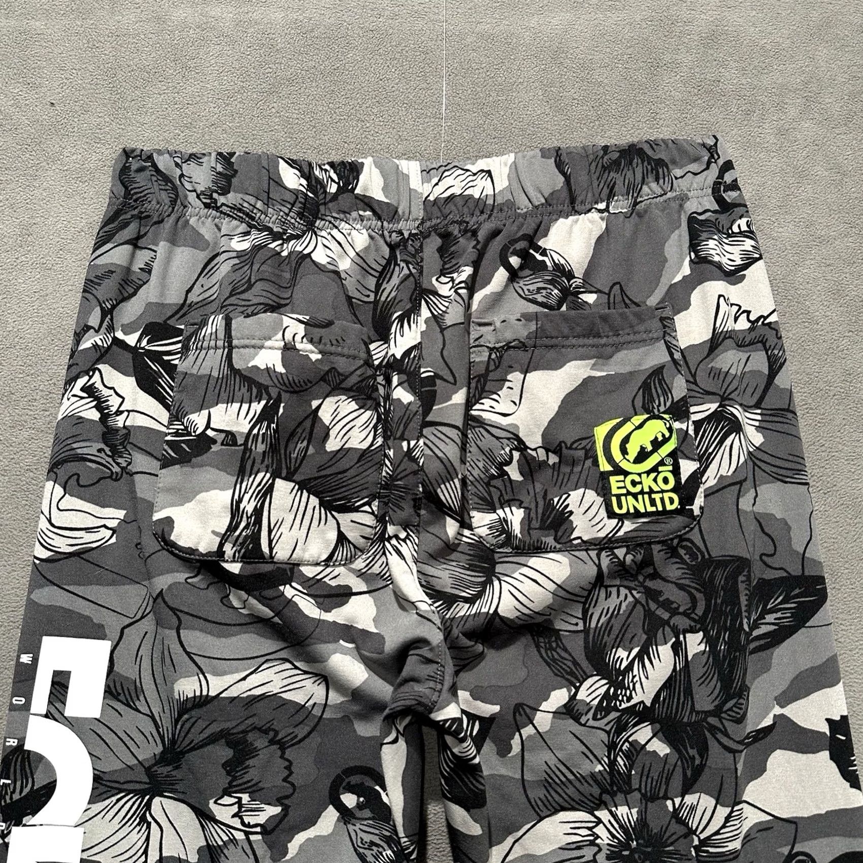 Ecko Unltd. Ecko Unltd. Pants Mens Medium Gray Floral Camouflage Jogger Sweatpants GUC Size US 31 - 4 Thumbnail